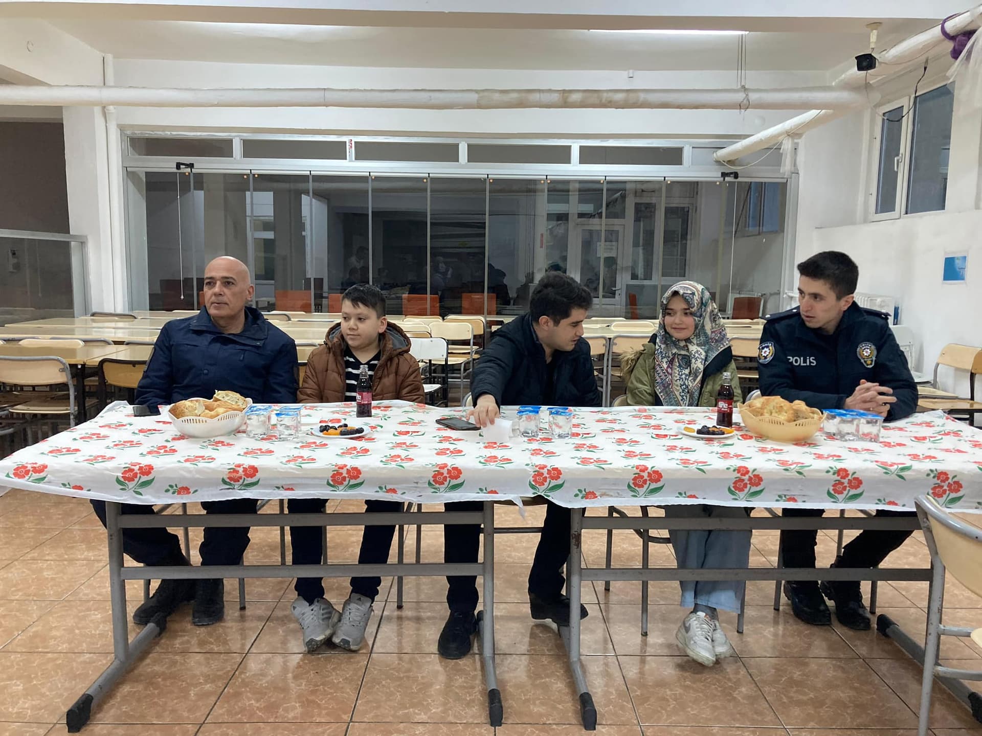 Oğuzlar Kaymakamı Turan, yetim ve öksüz çocukları iftarda ağırladı