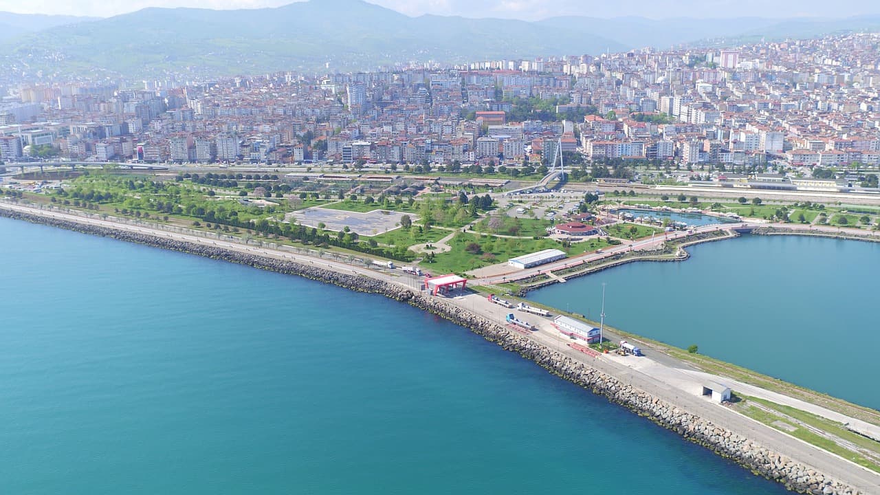 AK Parti Samsun Büyükşehir Belediye Başkan adayı Doğan, seçim çalışmalarını sürdürdü