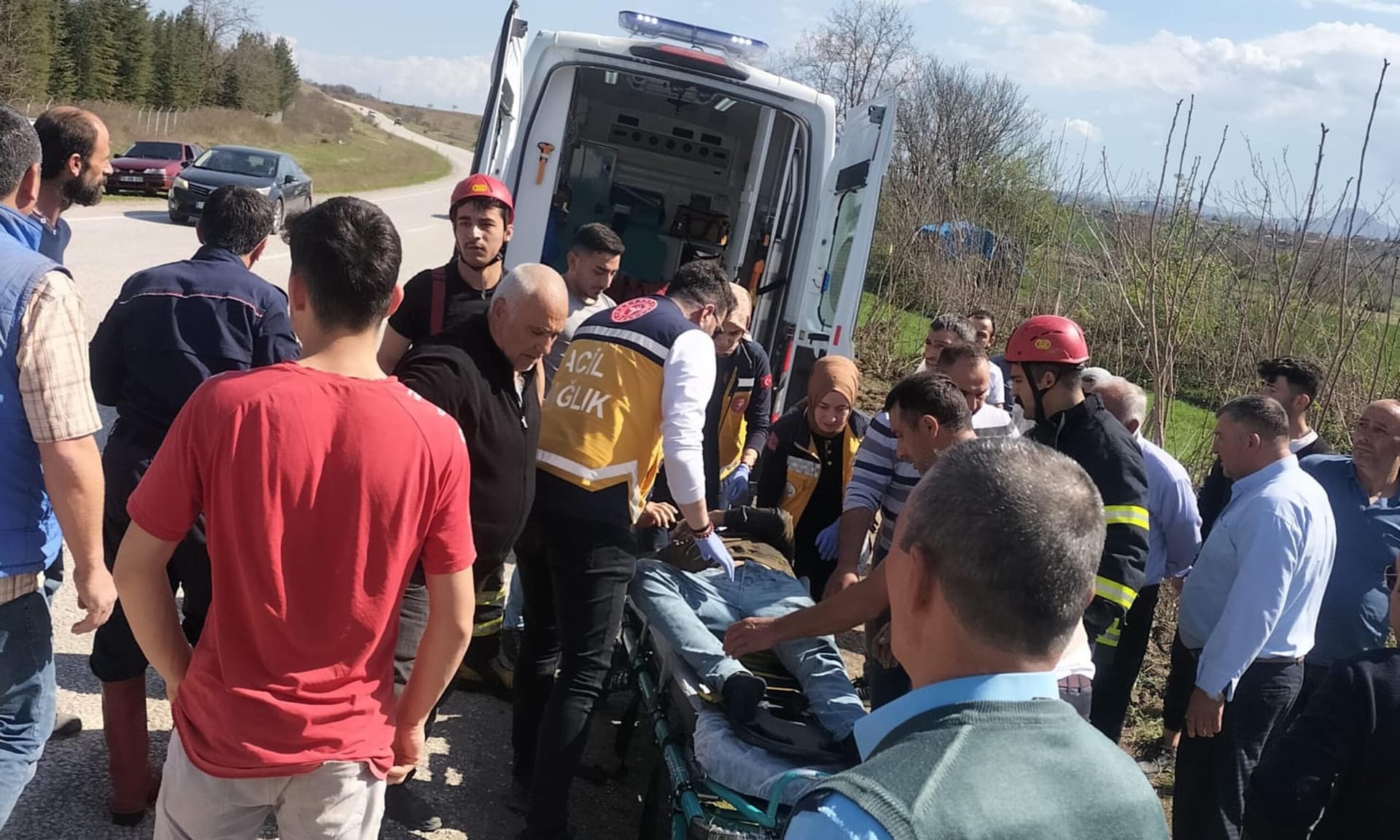 Samsun'da otomobil şarampole devrildi, 2 kişi yaralandı