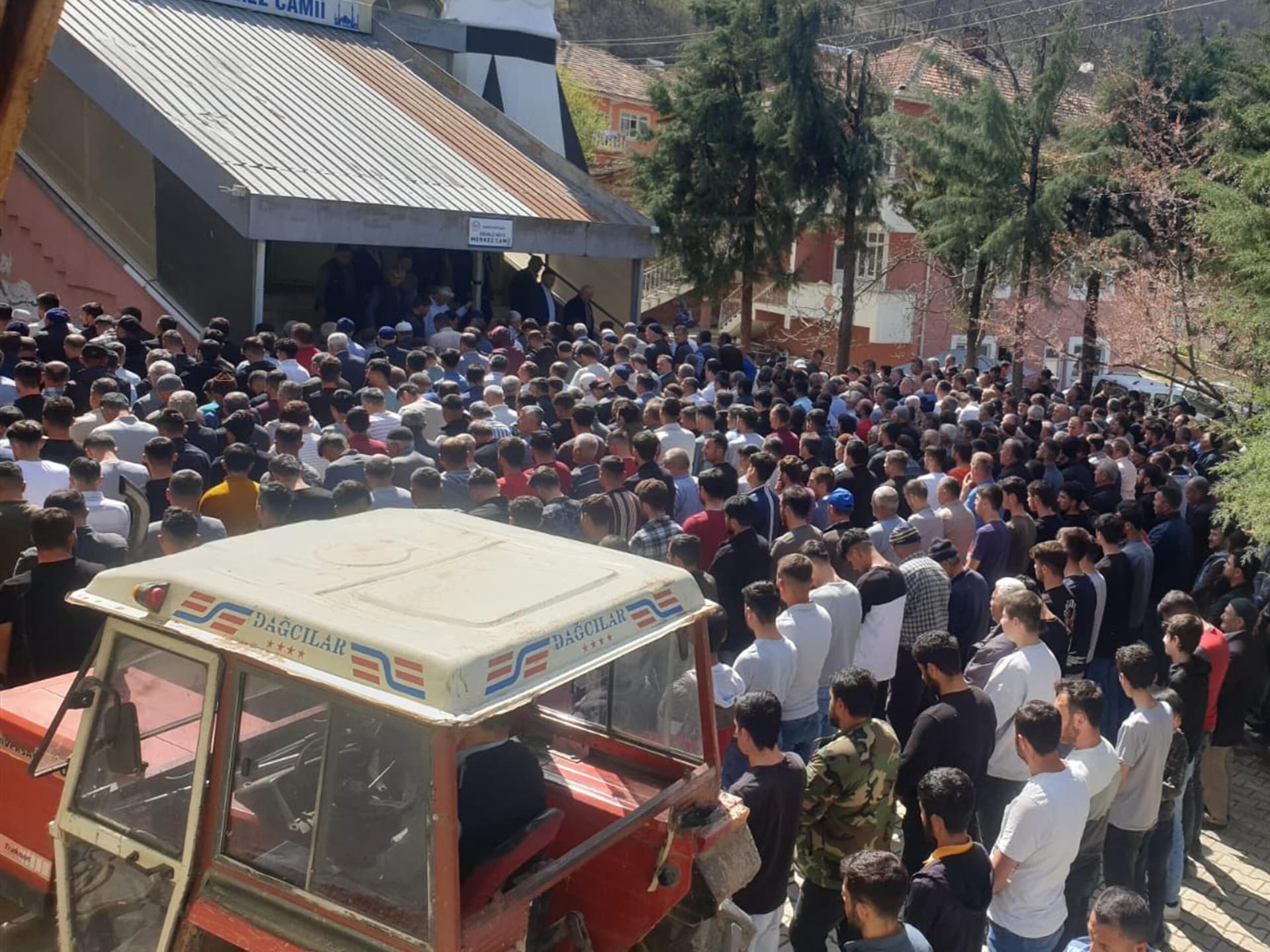 Ankara'da çöken istinat duvarının altında kalarak ölen işçi Vezirköprü'de toprağa verildi