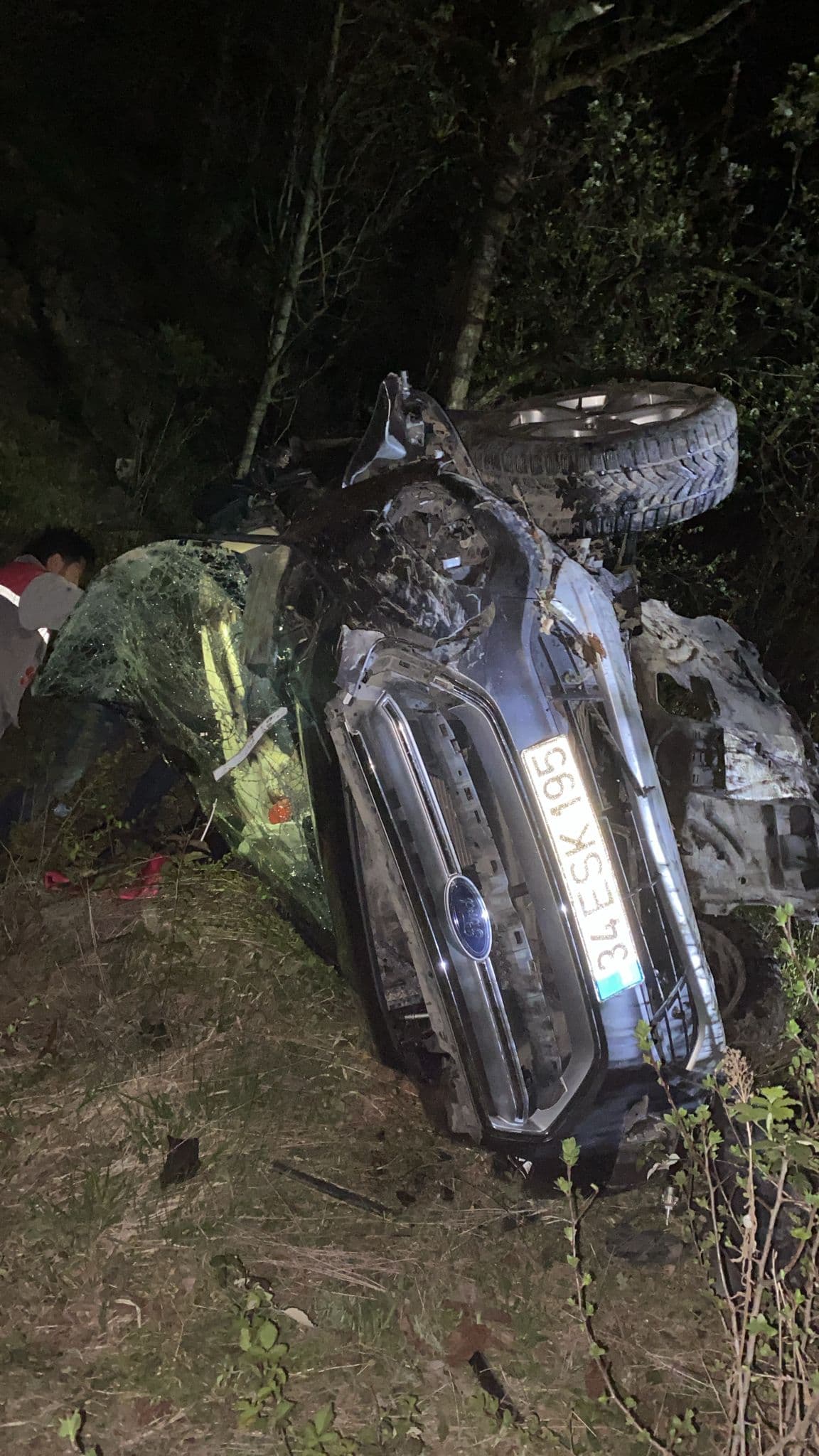 Gümüşhane'de şarampole devrilen otomobildeki 4 kişi yaralandı