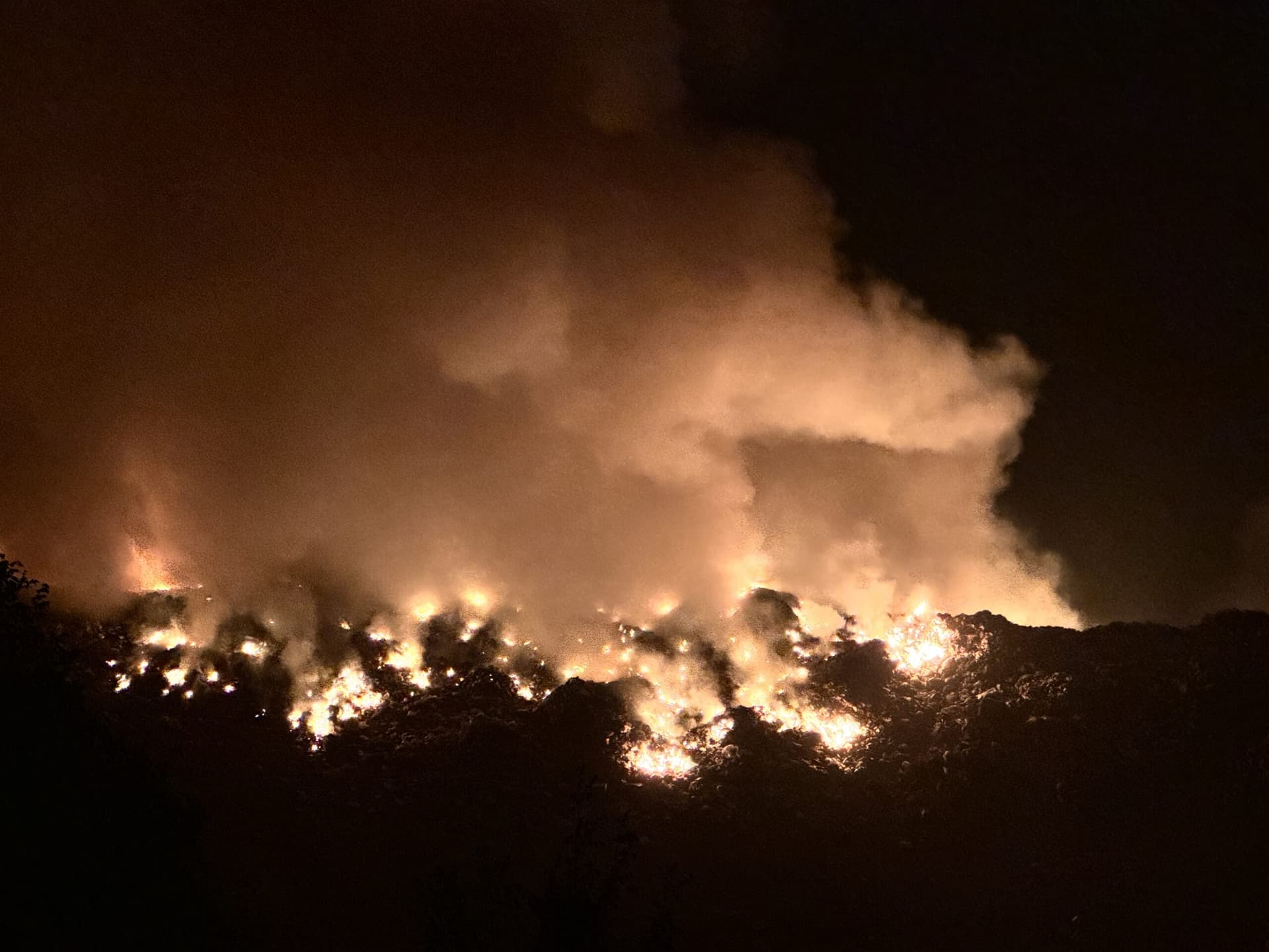 GÜNCELLEME - Artvin'de çöp sahasında çıkan yangın kontrol altına alındı