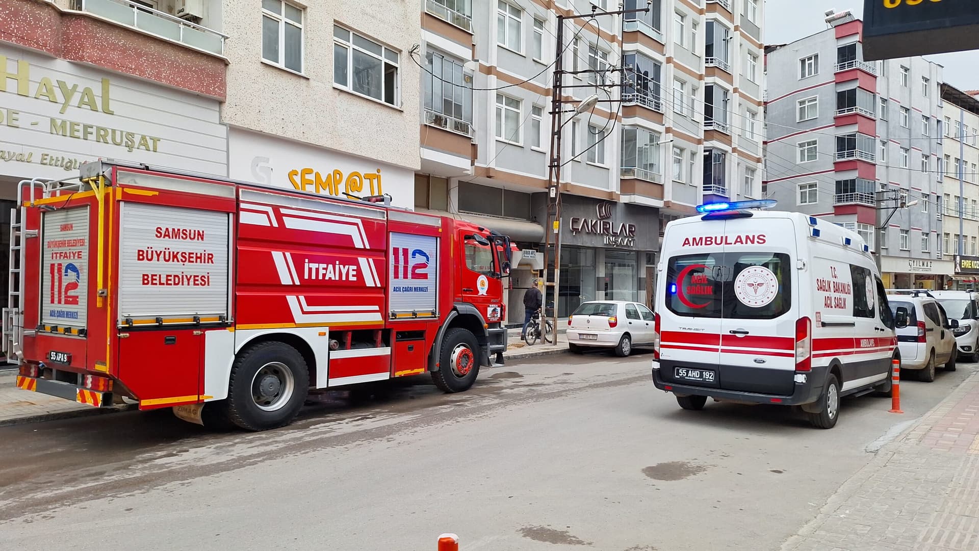 Samsun'da kesinti nedeniyle asansörde mahsur kalan kadın elektrik gelince kurtarıldı