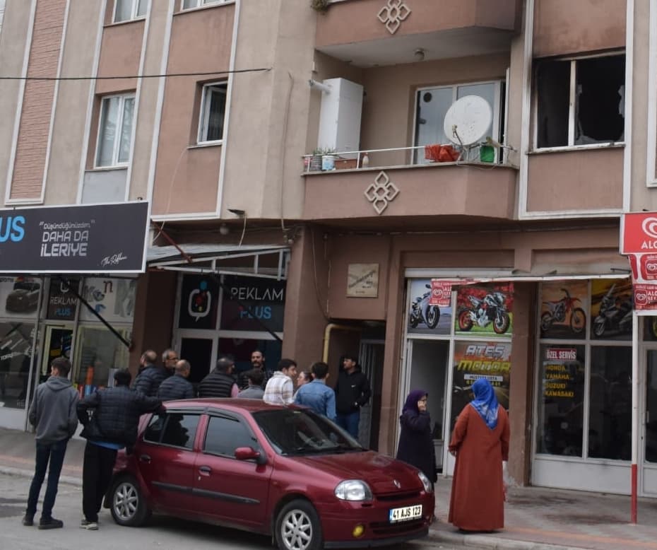 Samsun'da ev yangınında dumandan etkilenen kişi hastaneye kaldırıldı