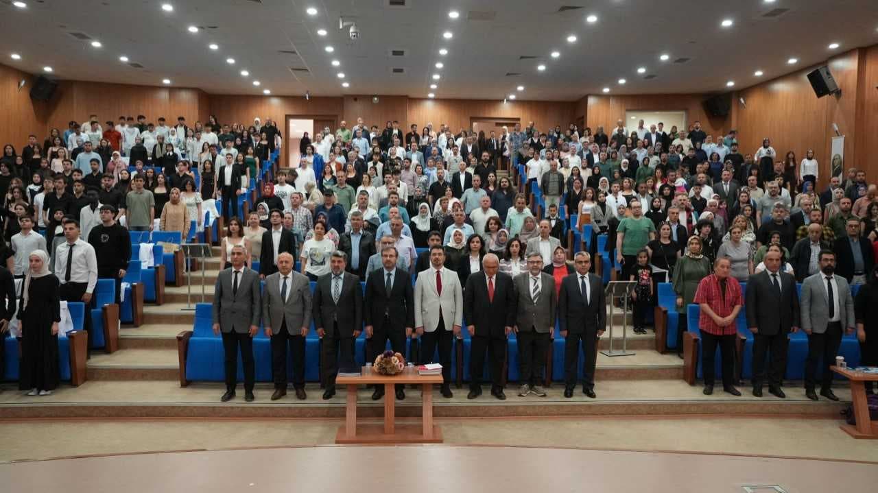 Karabük Üniversitesi Tıp Fakültesi öğrencileri, törenle beyaz önlüklerini giydi