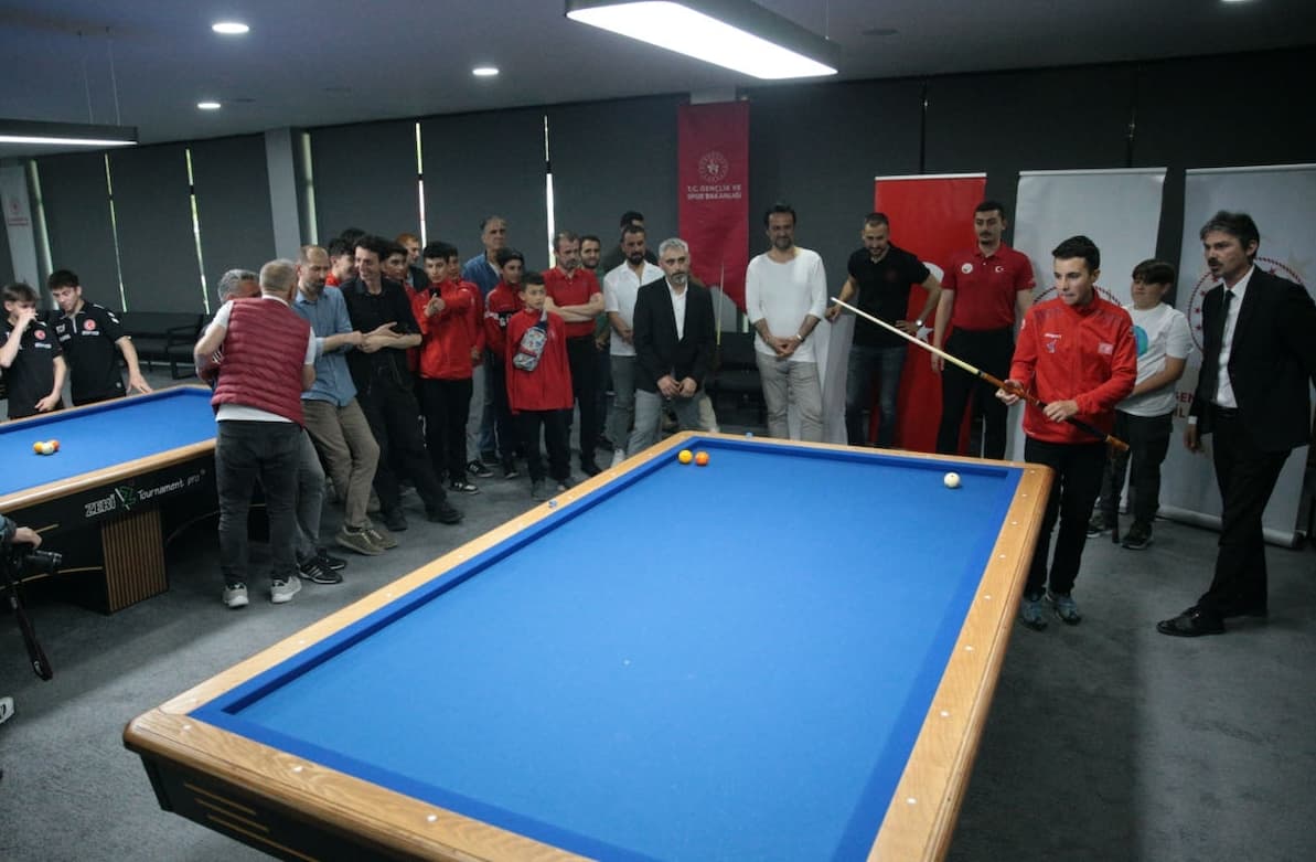 Türkiye Bilardo Federasyonu Başkanı Ercan, Bolu'da bilardo salonu açılışına katıldı:
