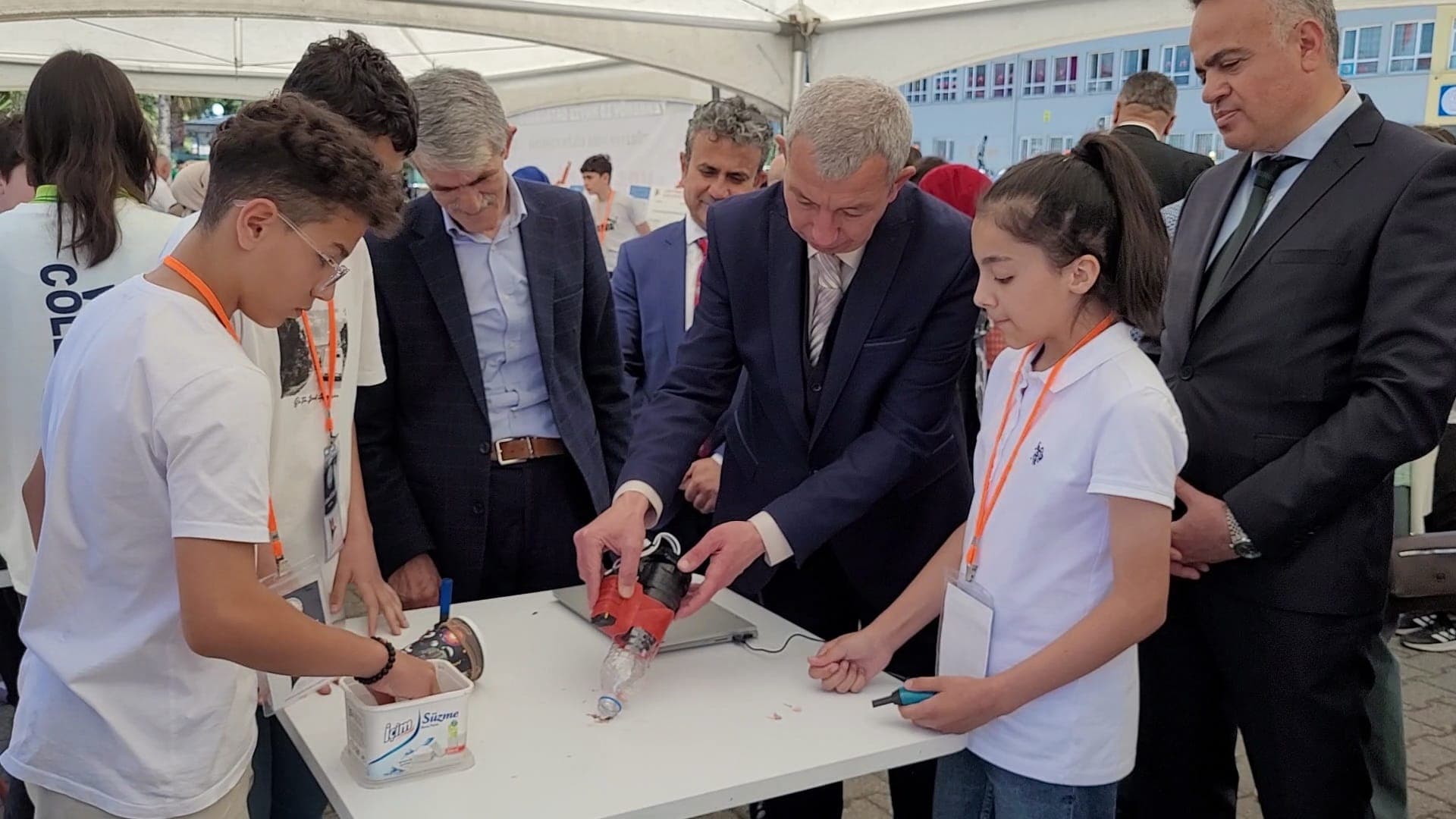 Tekkeköy 19 Mayıs Ortaokulu'nda 4006 TÜBİTAK Bilim Fuarı açıldı