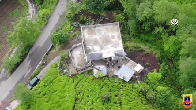 Rize'de 11 suçtan aranan hükümlü mutfak tezgahının altındaki gizli bölmede yakalandı