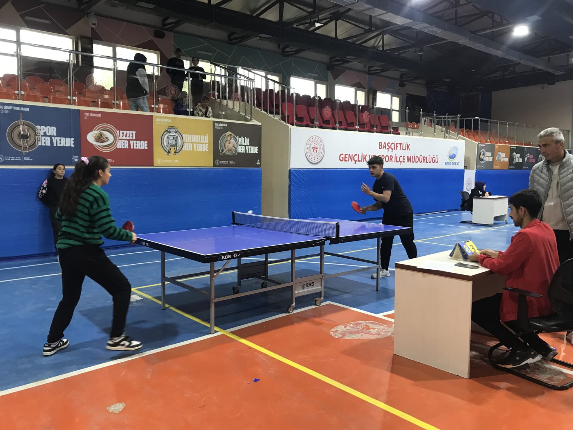 Tokat'ta kurumlar arası floor curling ve masa tenisi müsabakaları düzenlendi