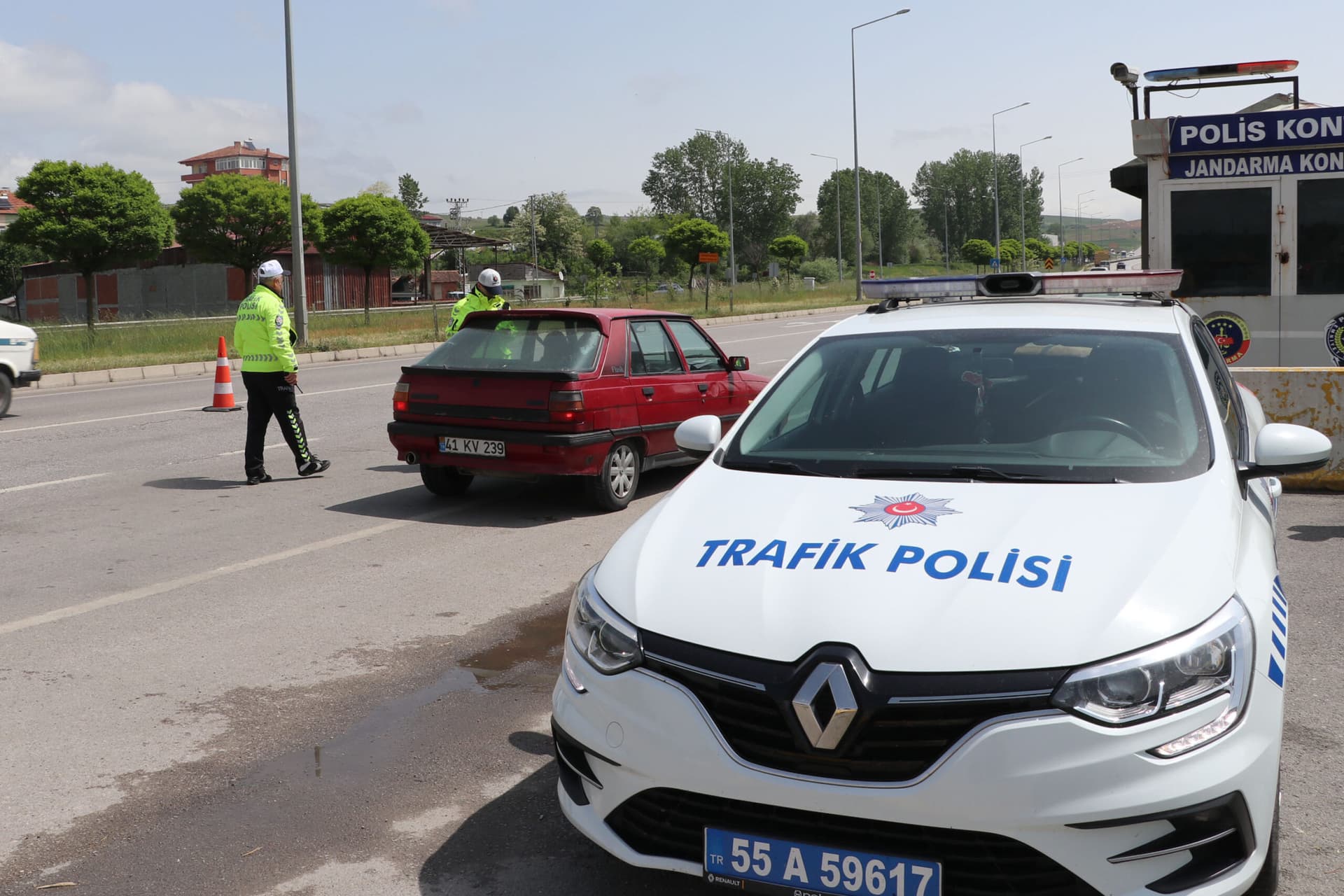 Havza'da dron destekli emniyet kemeri ve cep telefonu denetimi yapıldı