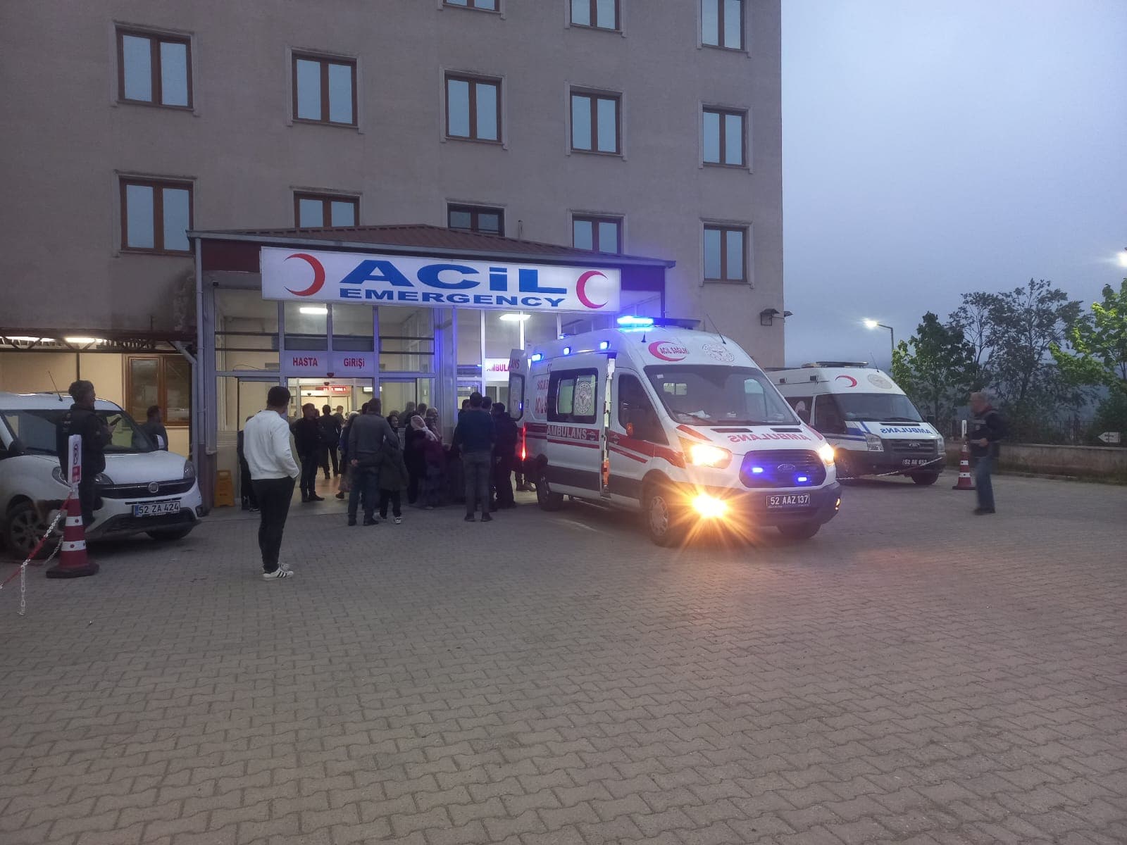 Ordu'da üzerine telefon direği devrilen çocuk ağır yaralandı