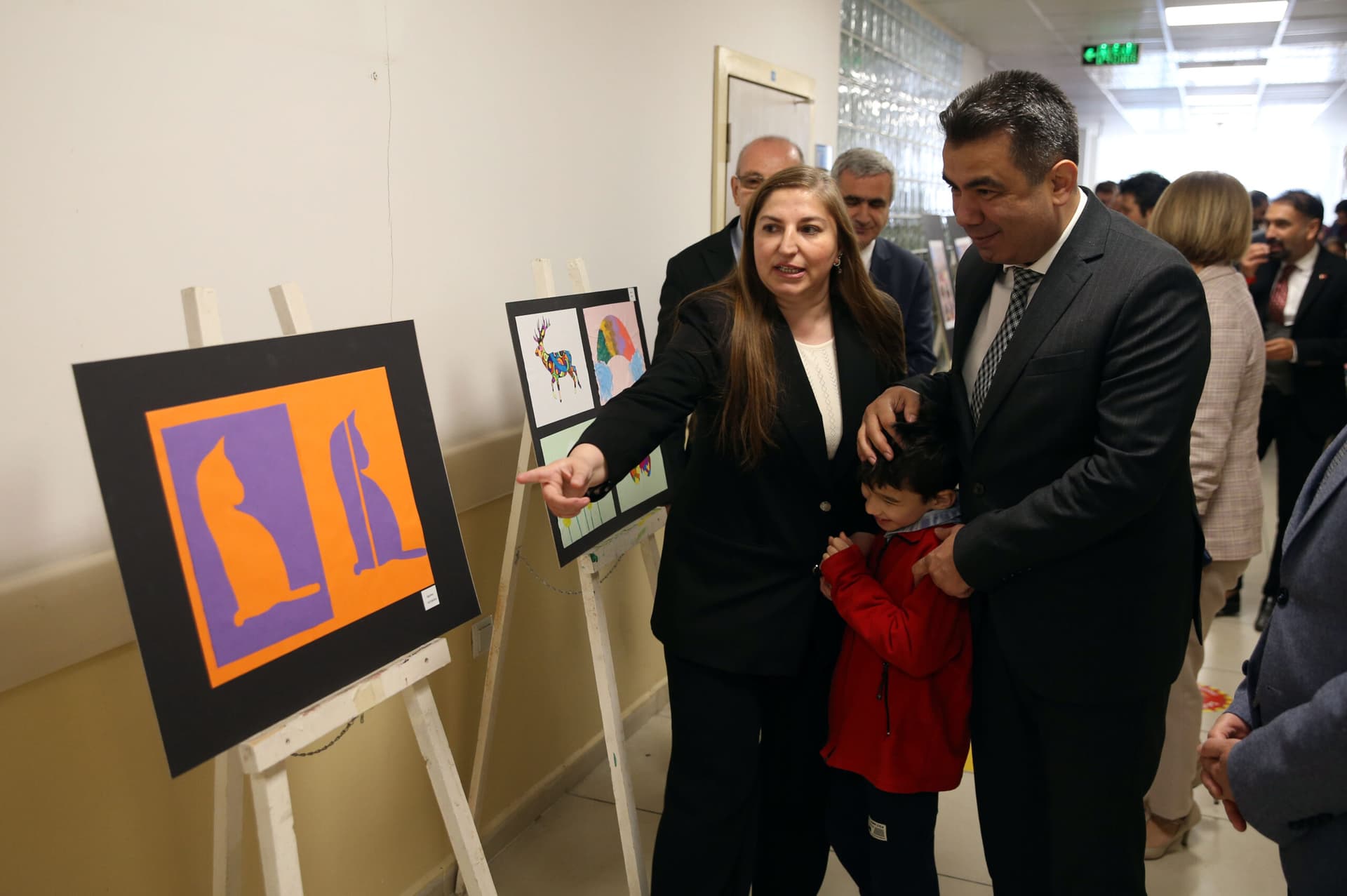 Kastamonu'da özel öğrencilerin yaptığı resim ve ebru sergisi açıldı