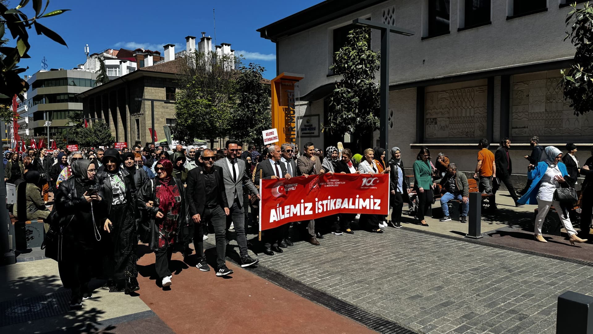 Trabzon'da "Ailemiz İstikbalimiz" yürüyüşü gerçekleştirildi