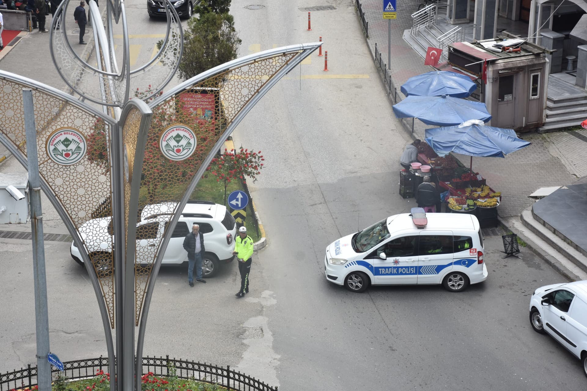 Giresun'da şüpheli çantadan kıyafet çıktı