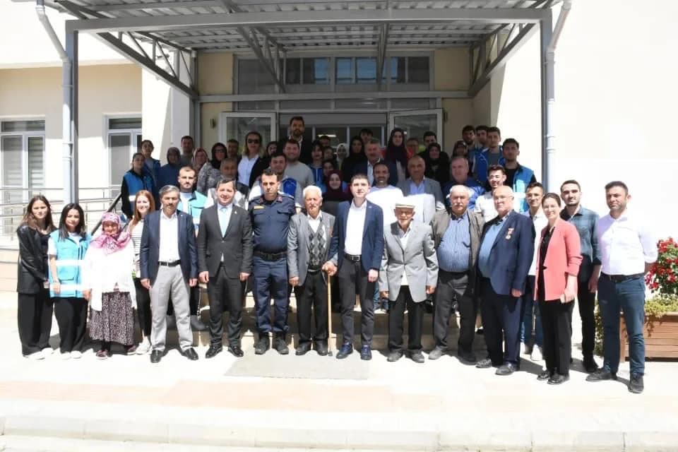 Alaçam'da üniversiteli gençler şehit yakınlarıyla kahvaltıda buluştu
