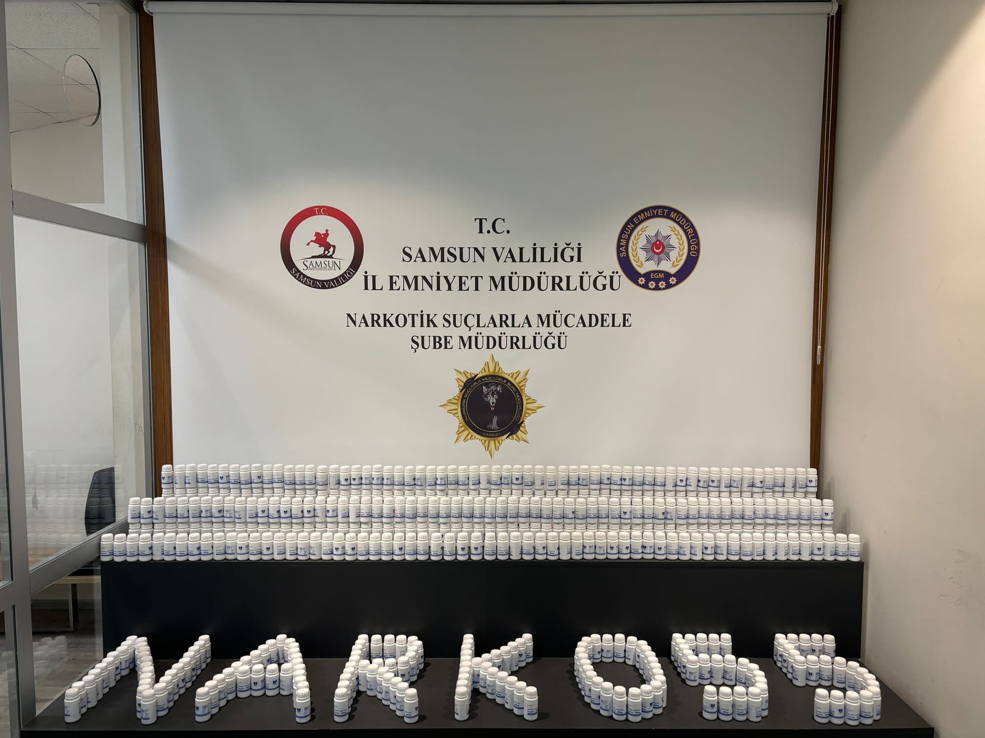 Samsun'da uyuşturucu operasyonunda 35 bin sentetik ecza ele geçirildi