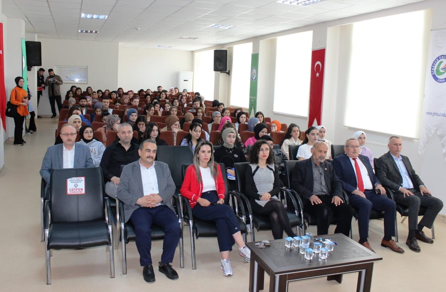 Eynesil'de konferans düzenlendi