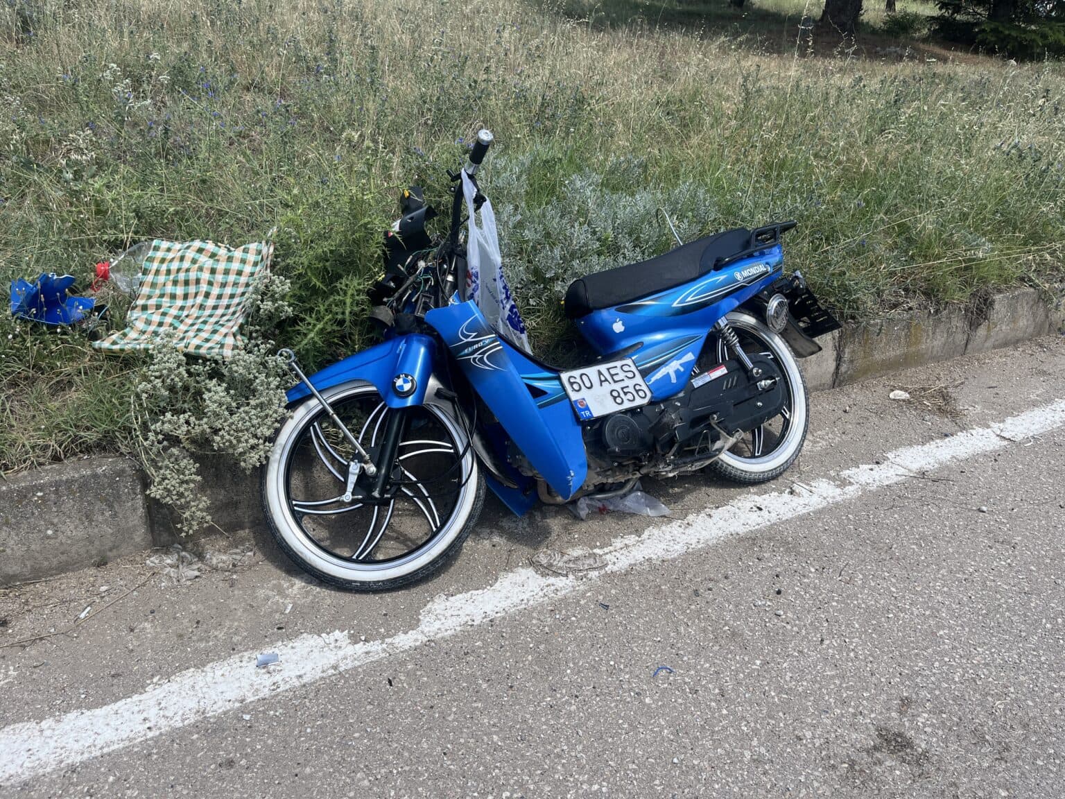 Tokat’ta hafif ticari araç ile motosikletin çarpıştığı kazada 2 kişi yaralandı