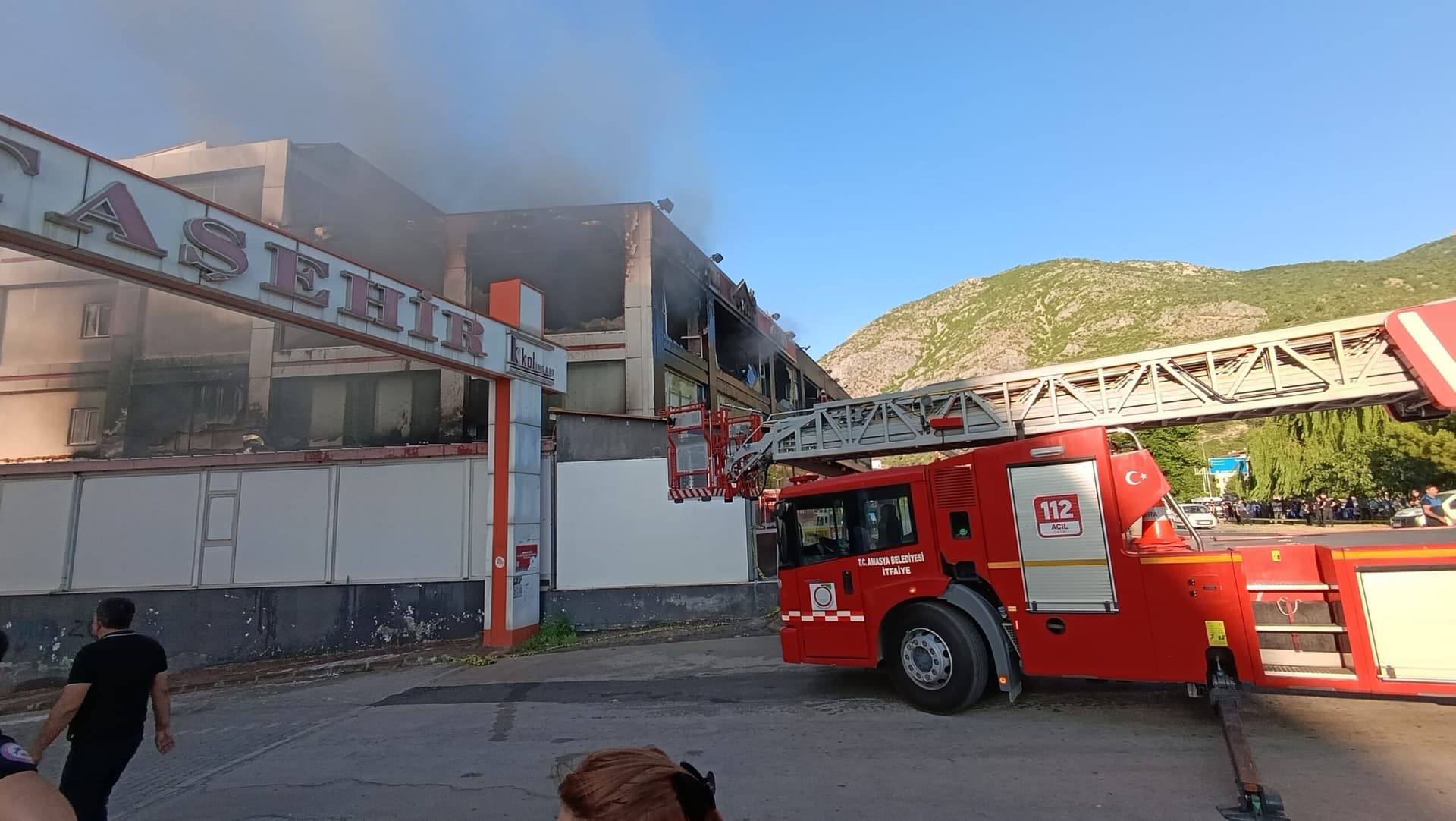 Amasya'da bir AVM'de çıkan yangın kontrol altına alındı