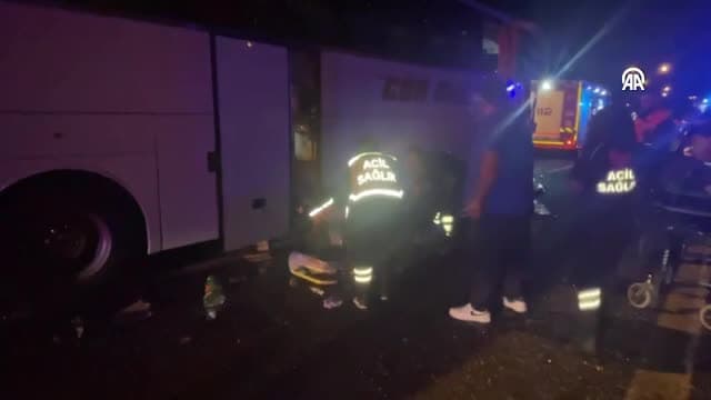 GÜNCELLEME - Anadolu Otoyolu'nda iki yolcu otobüsü çarpıştı, 15 kişi yaralandı