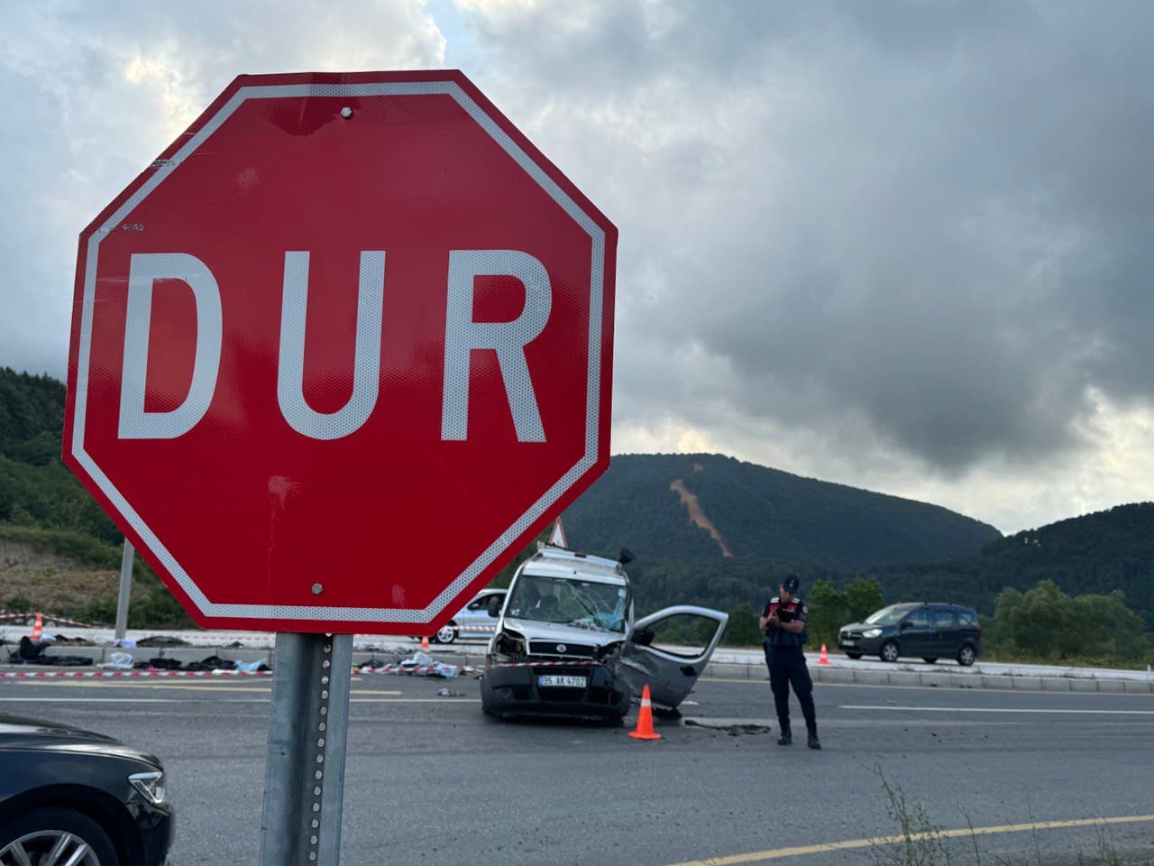 Düzce'de iki aracın karıştığı kazada 1 kişi öldü, 2 kişi yaralandı