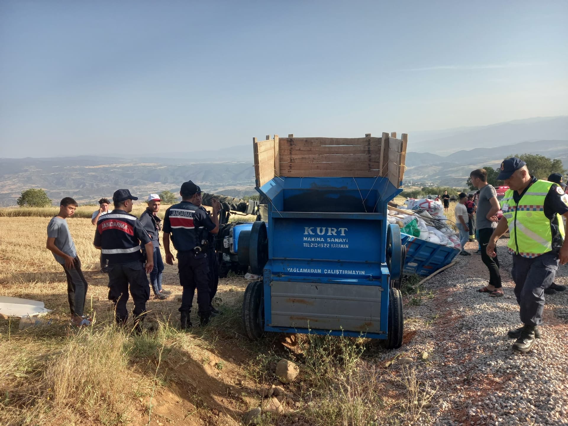 Çorum'da hasattan dönerken devrilen traktörün sürücüsü öldü