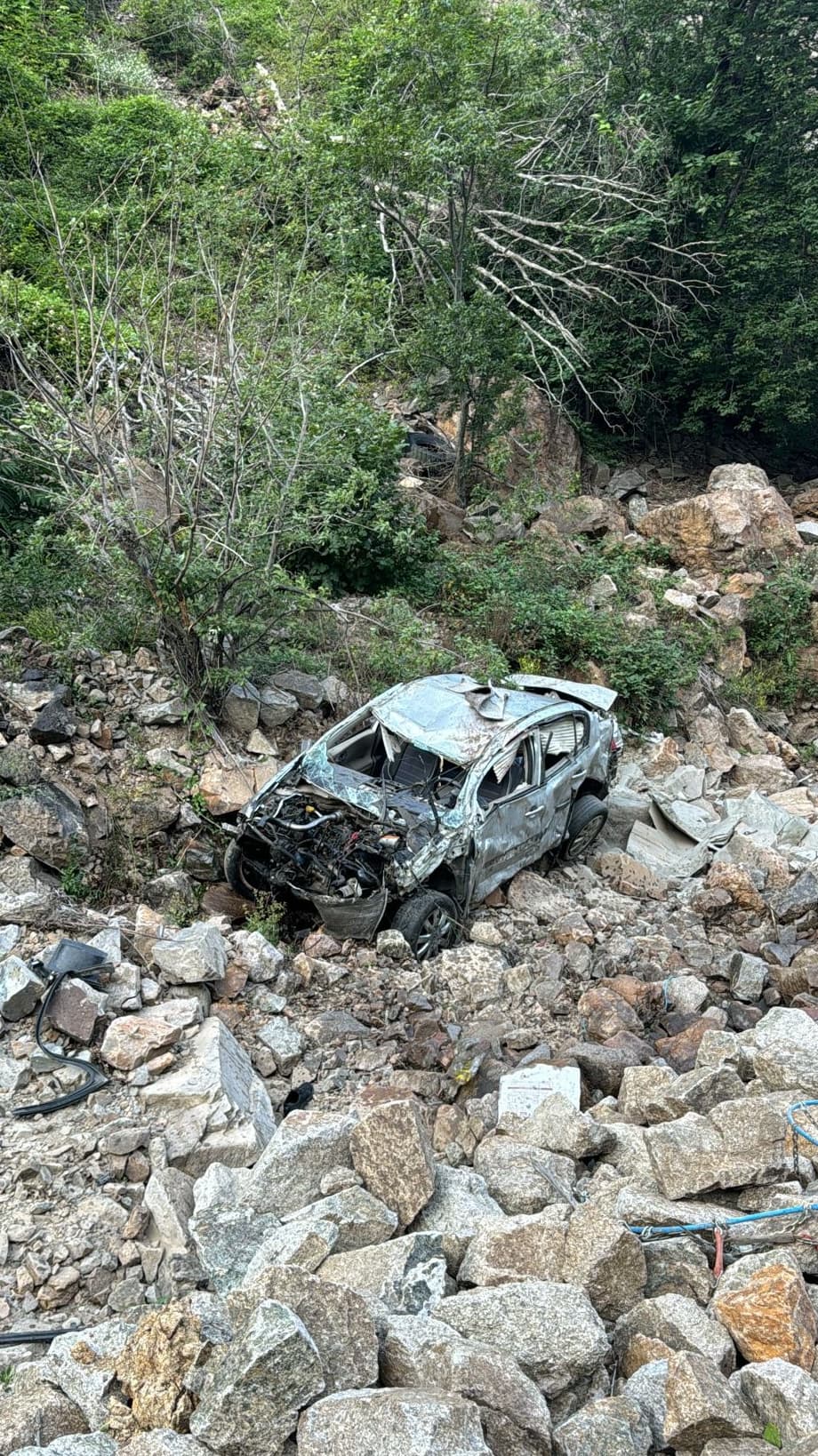 Ordu'da uçuruma yuvarlanan otomobildeki 1 kişi öldü, 2 kişi yaralandı