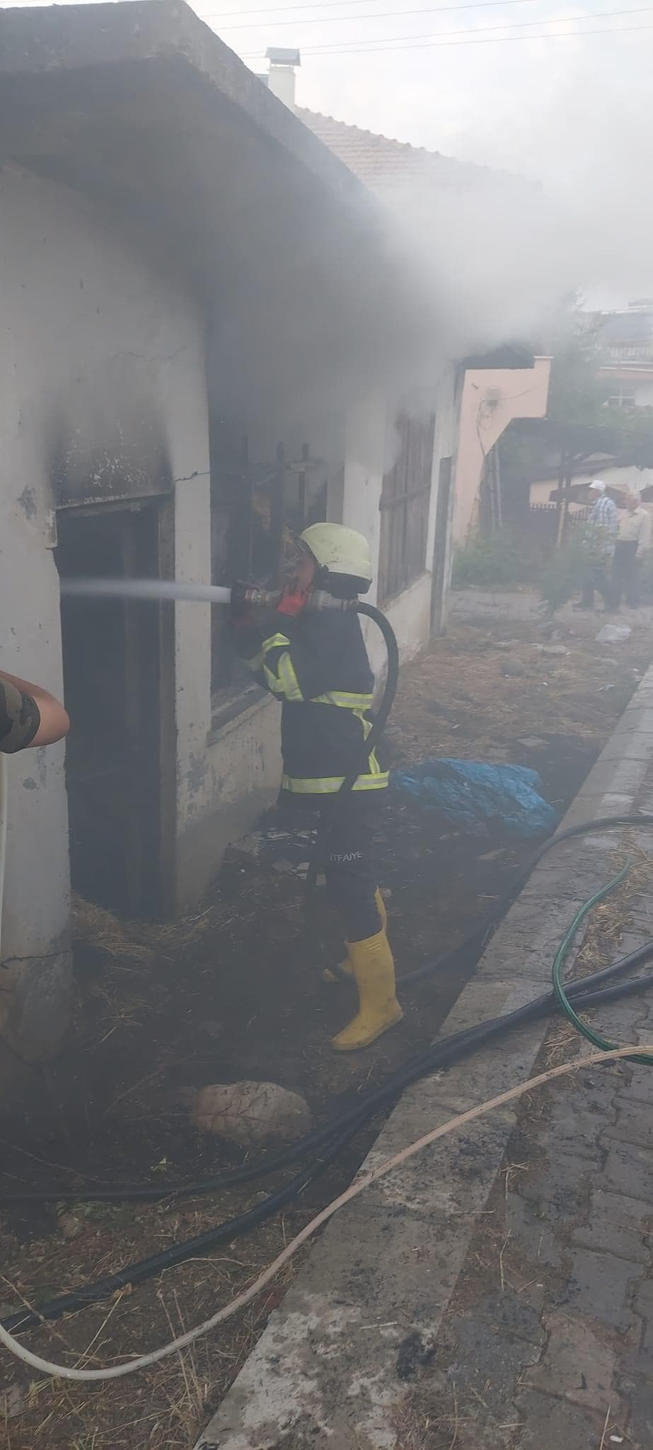 Sinop'ta samanlıkta çıkan yangın söndürüldü