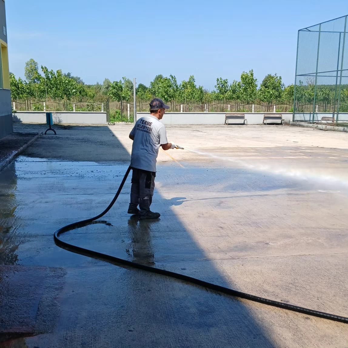 Terme Belediyesi yeni eğitim-öğretim yılı için temizlik çalışmalarını sürdürüyor