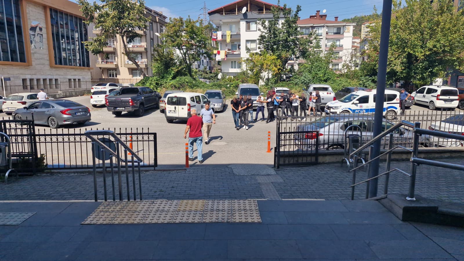 Zonguldak'ta uyuşturucu operasyonunda yakalanan 6 zanlıdan 5'i tutuklandı