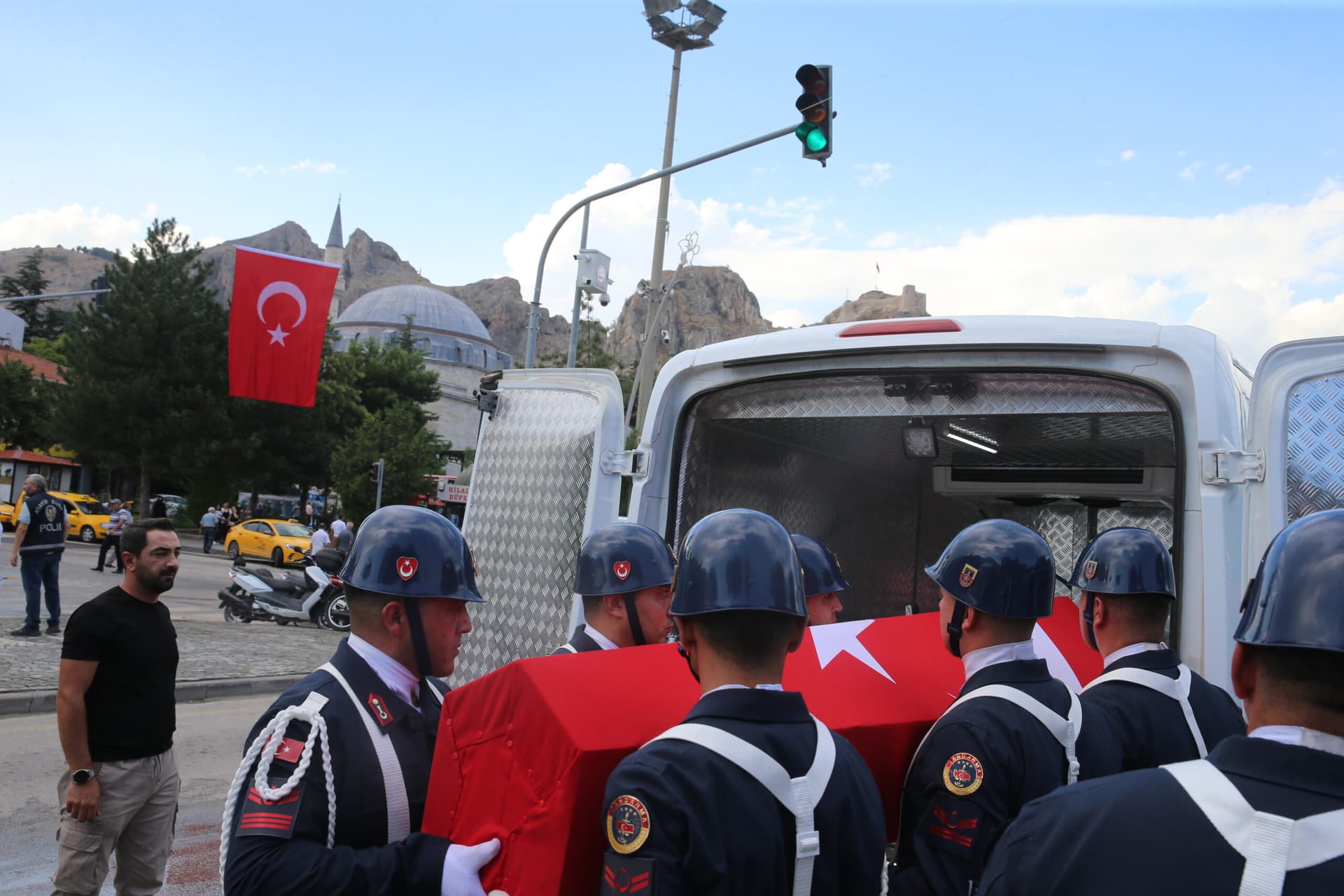 Şehit Jandarma Uzman Onbaşı Doğan Kızılateş'in cenazesi toprağa verildi