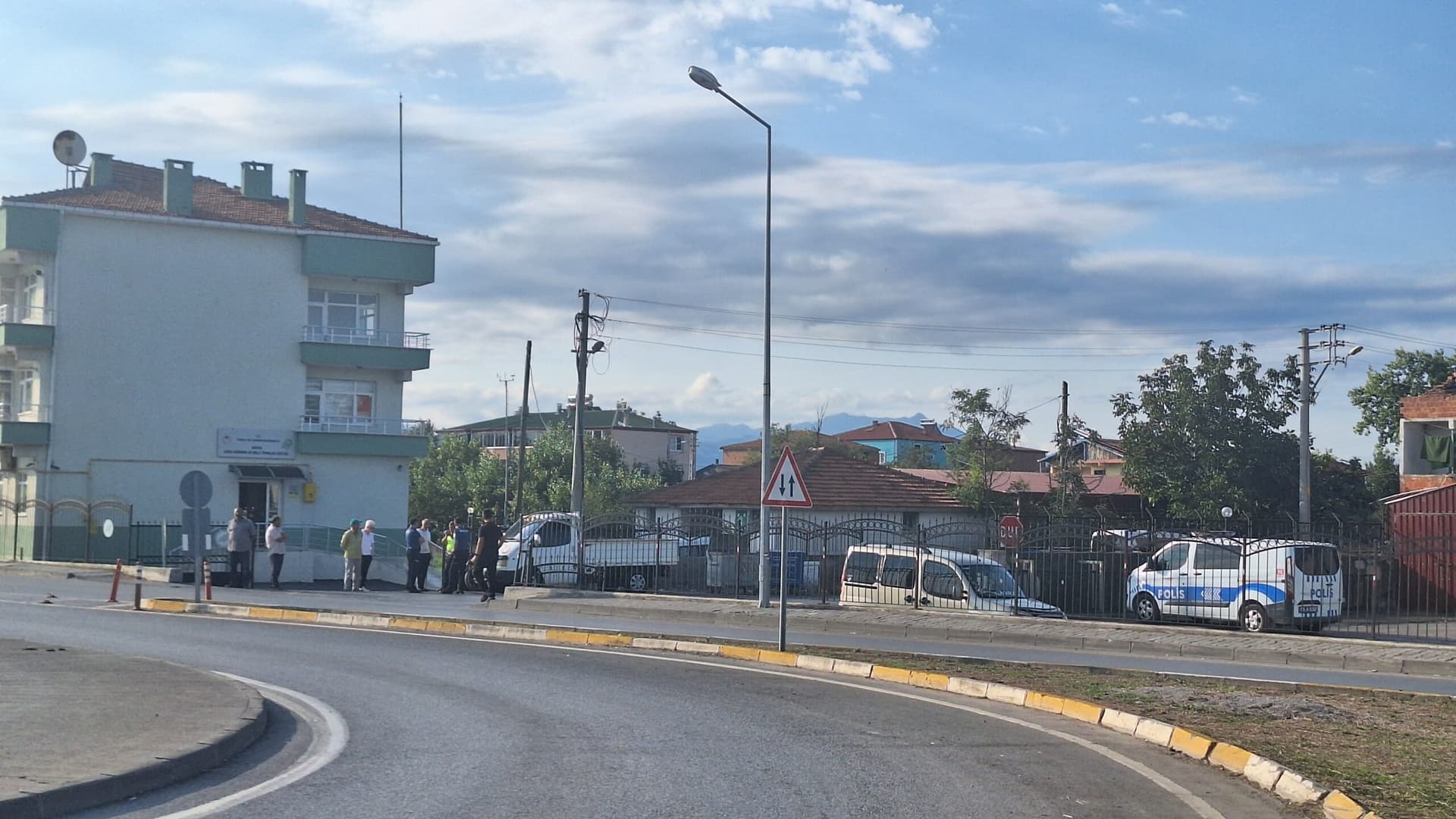 Samsun'da hafif ticari araçla çarpışan motosiklet sürücüsü yaralandı