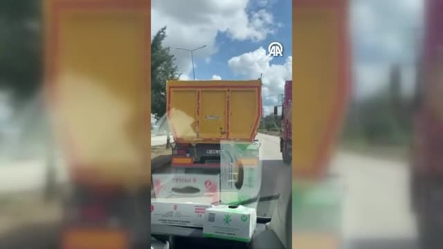 Düzce'de yaralı taşıyan ambulansa yol vermeyen kamyon sürücüsüne para cezası