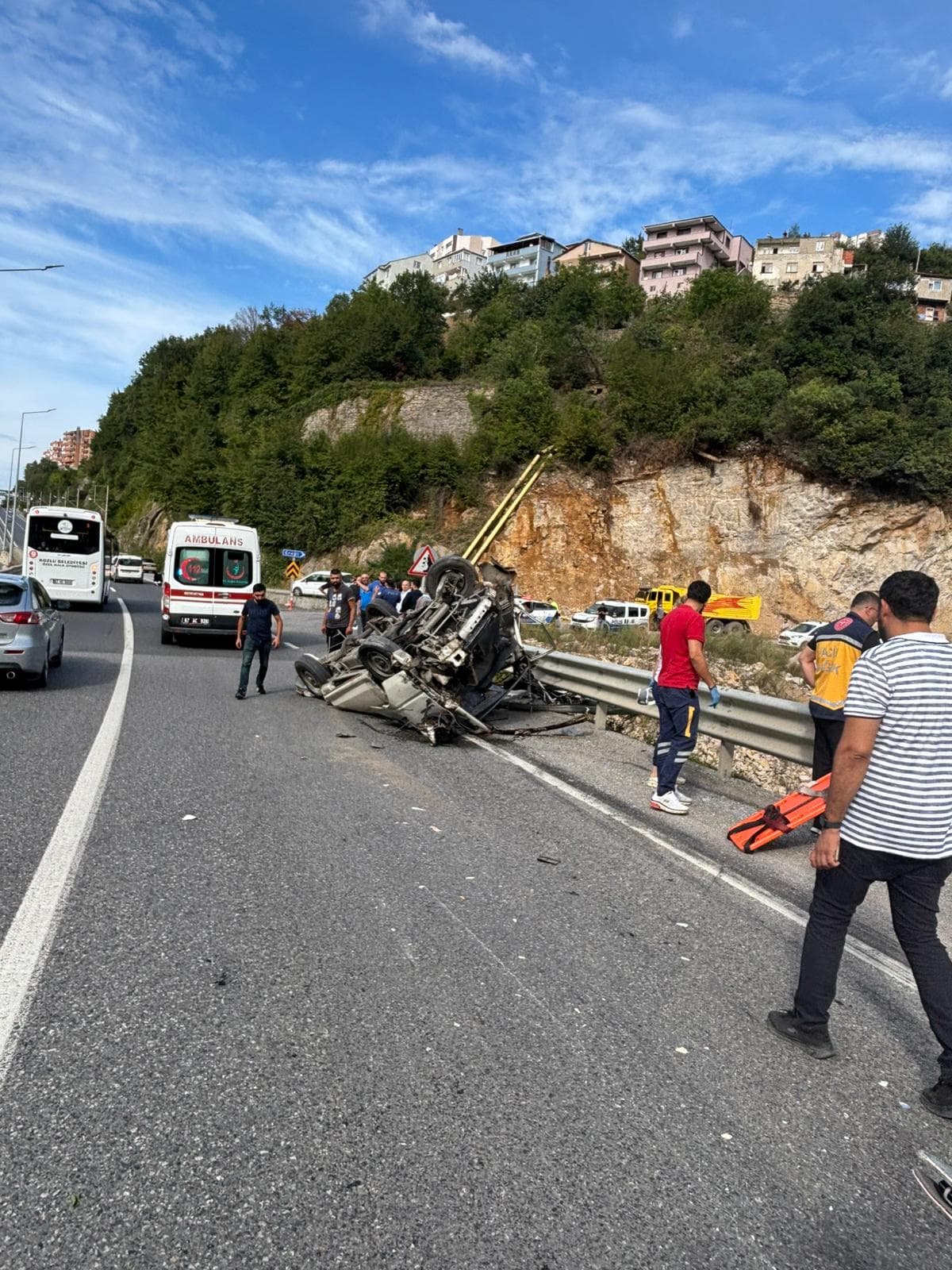 Zonguldak'ta bariyere çarpan hafif ticari aracın sürücüsü yaralandı