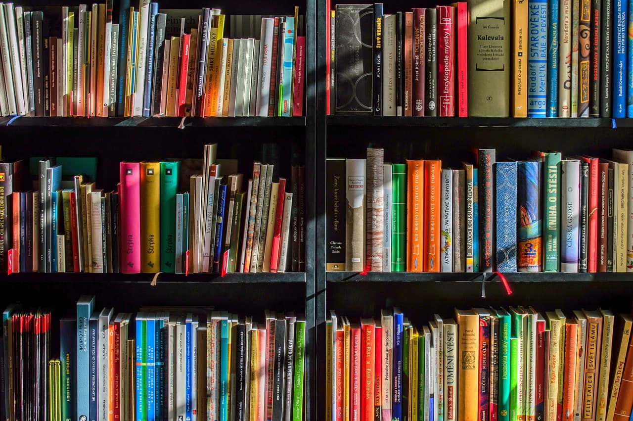 "Bir Kitap Bin Dünya" projesi kapsamında Karabük'te kütüphane açıldı