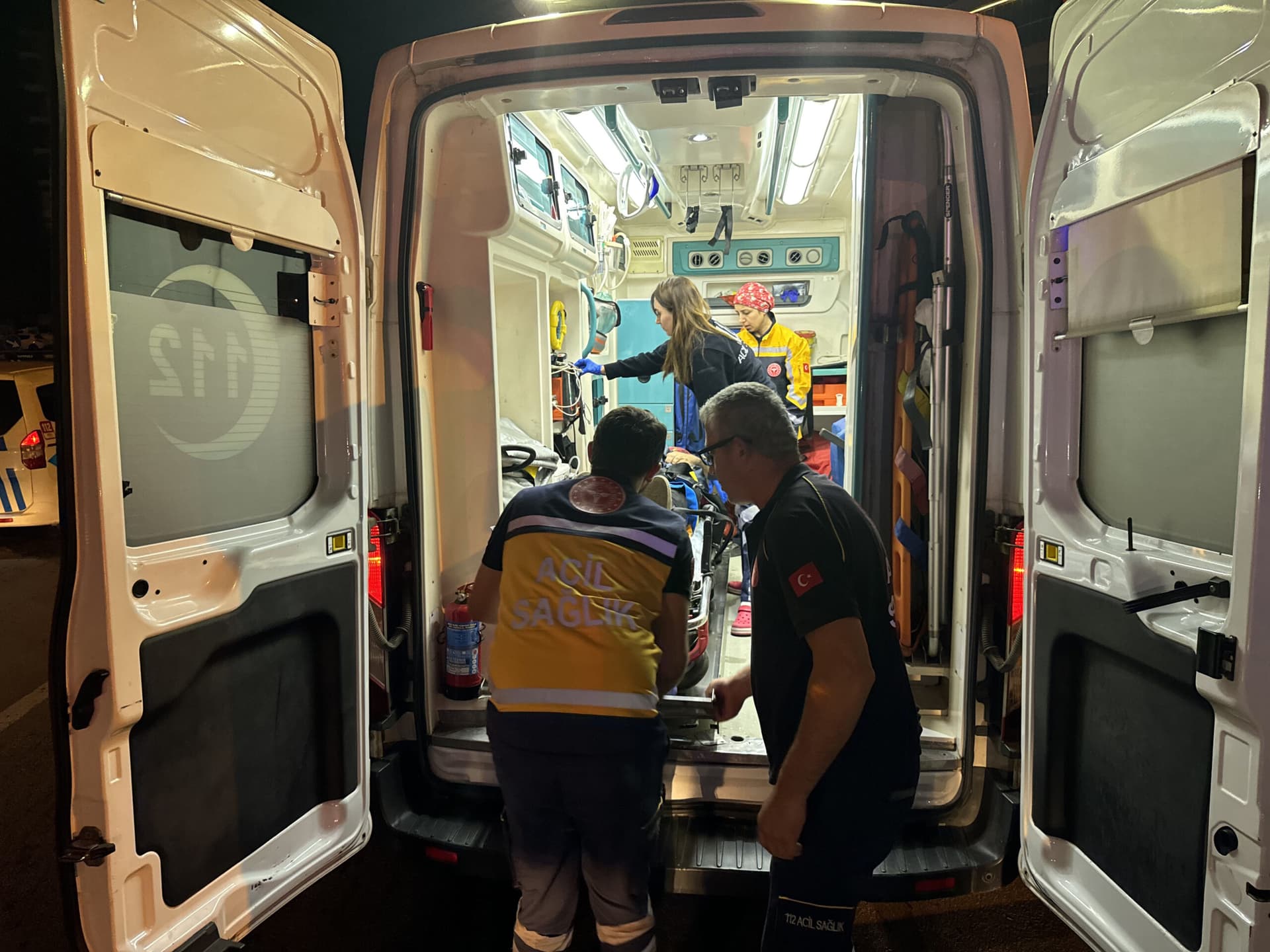 Samsun'da dolmuş ile hafif ticari aracın çarpıştığı kazada 3 kişi yaralandı