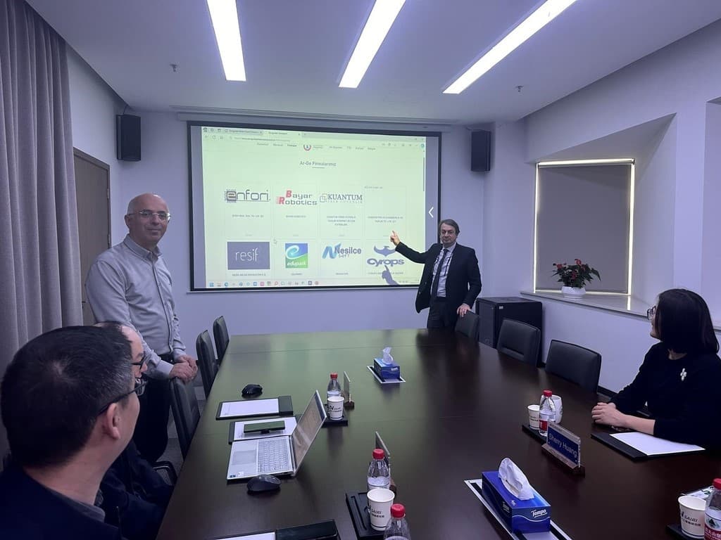 BEUN Heyeti Pekin’de Düzenlenen Yeşil Akıllı Madencilik Milletlerarası Konferansı’na katıldı