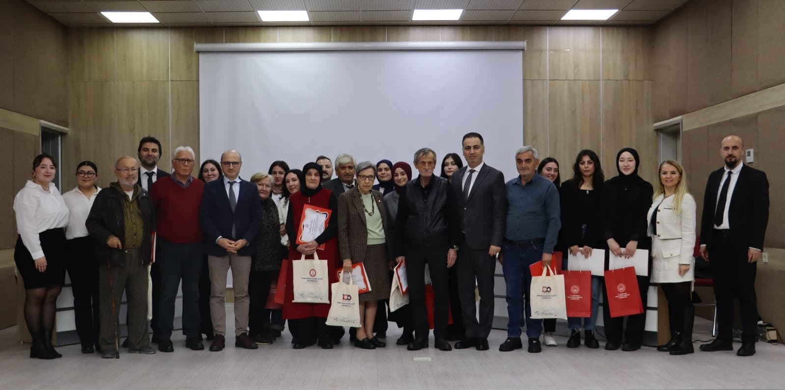 Huzurevleri sakinleri ile üniversite öğrencileri aktiflikte buluştu