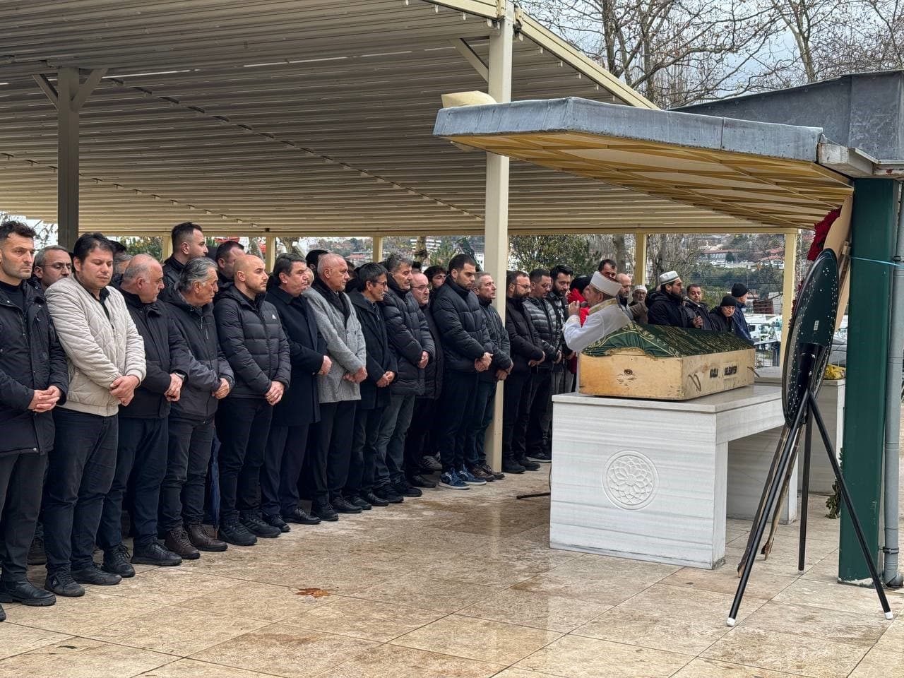 Balkondan düşerek hayatını kaybeden bilgisayar işletmeni toprağa verildi