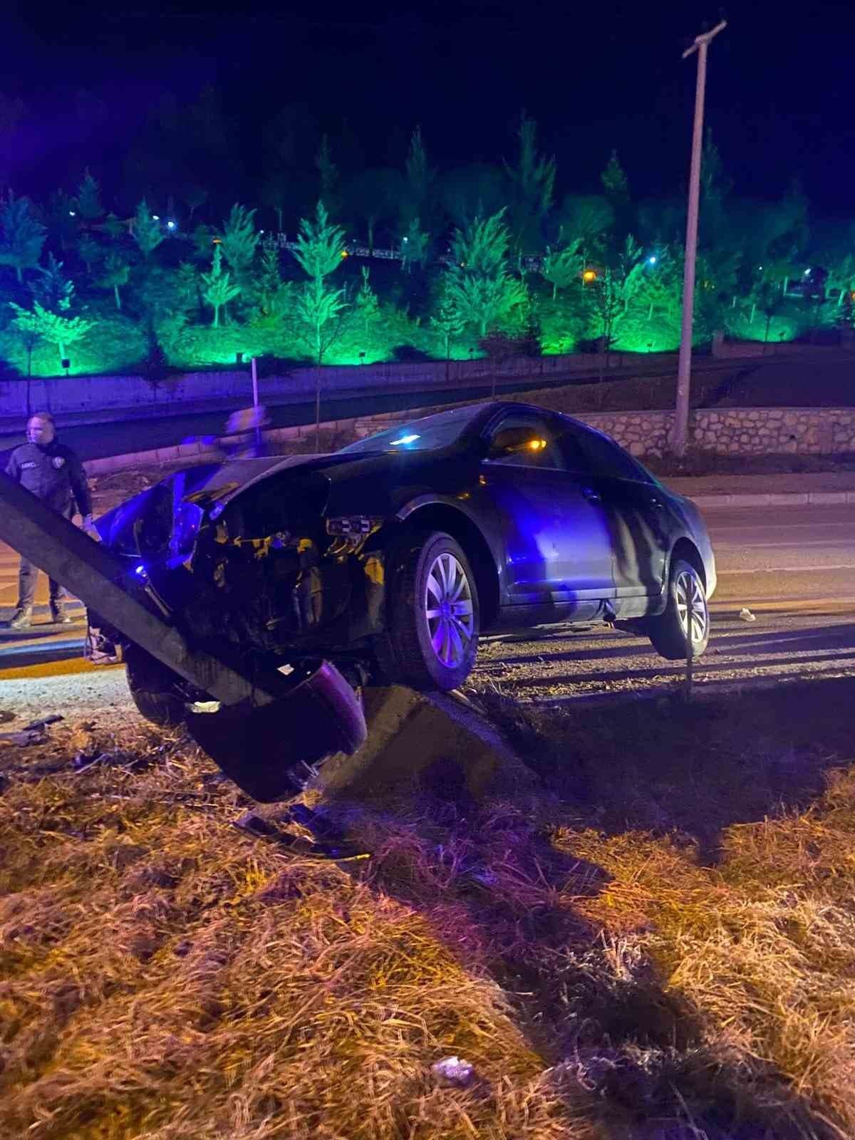 Cenazeye giden vatandaşların bulunduğu cip kaza yaptı: 5 yaralı
