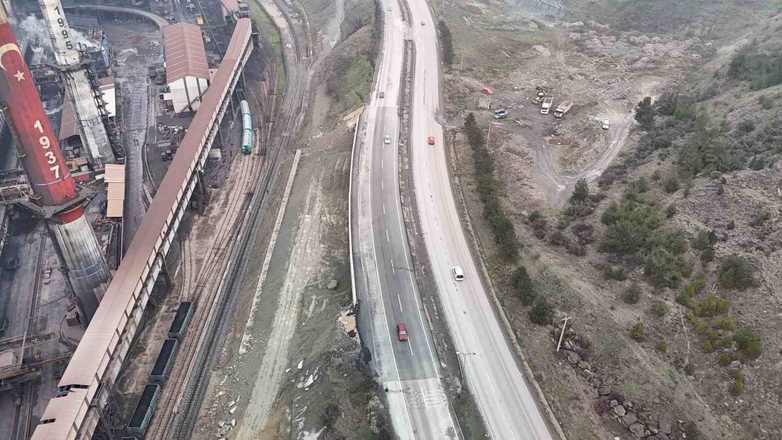 Heyelan sonrası çöken karayolu ve demiryolu 6 ay sonra tamamladı
