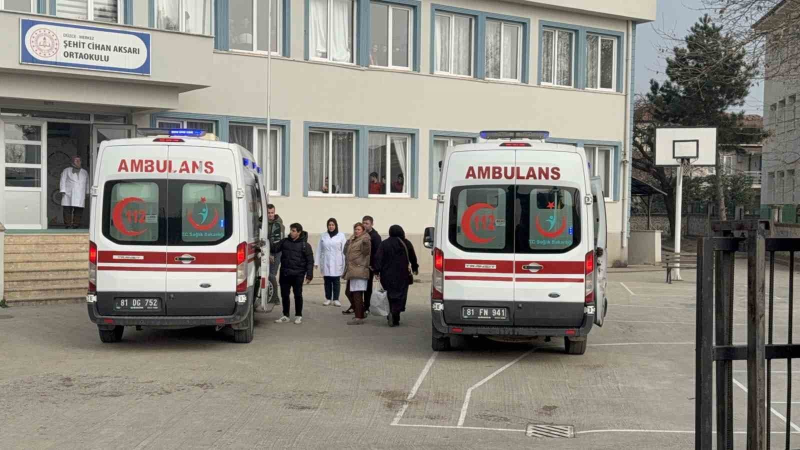 Düzce’de karın ağrısı şikayetiyle 5 öğrenci hastaneye kaldırıldı