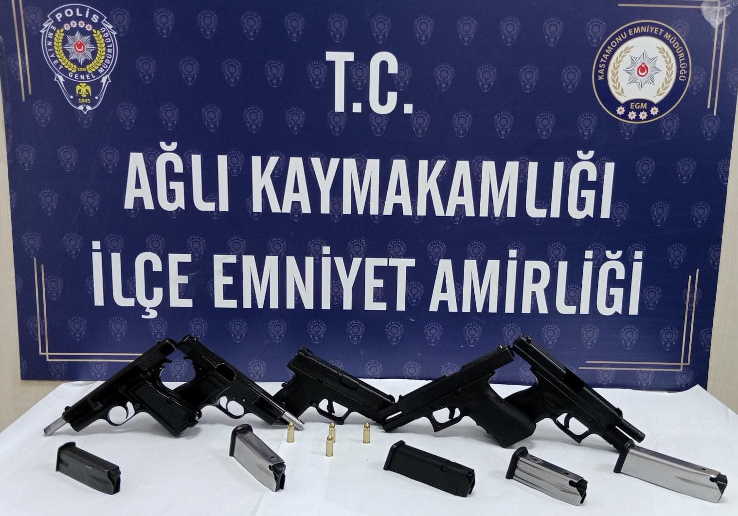 Kastamonu’da ruhsatsız tabancayla yakalanan 2 şahıs gözaltına alındı