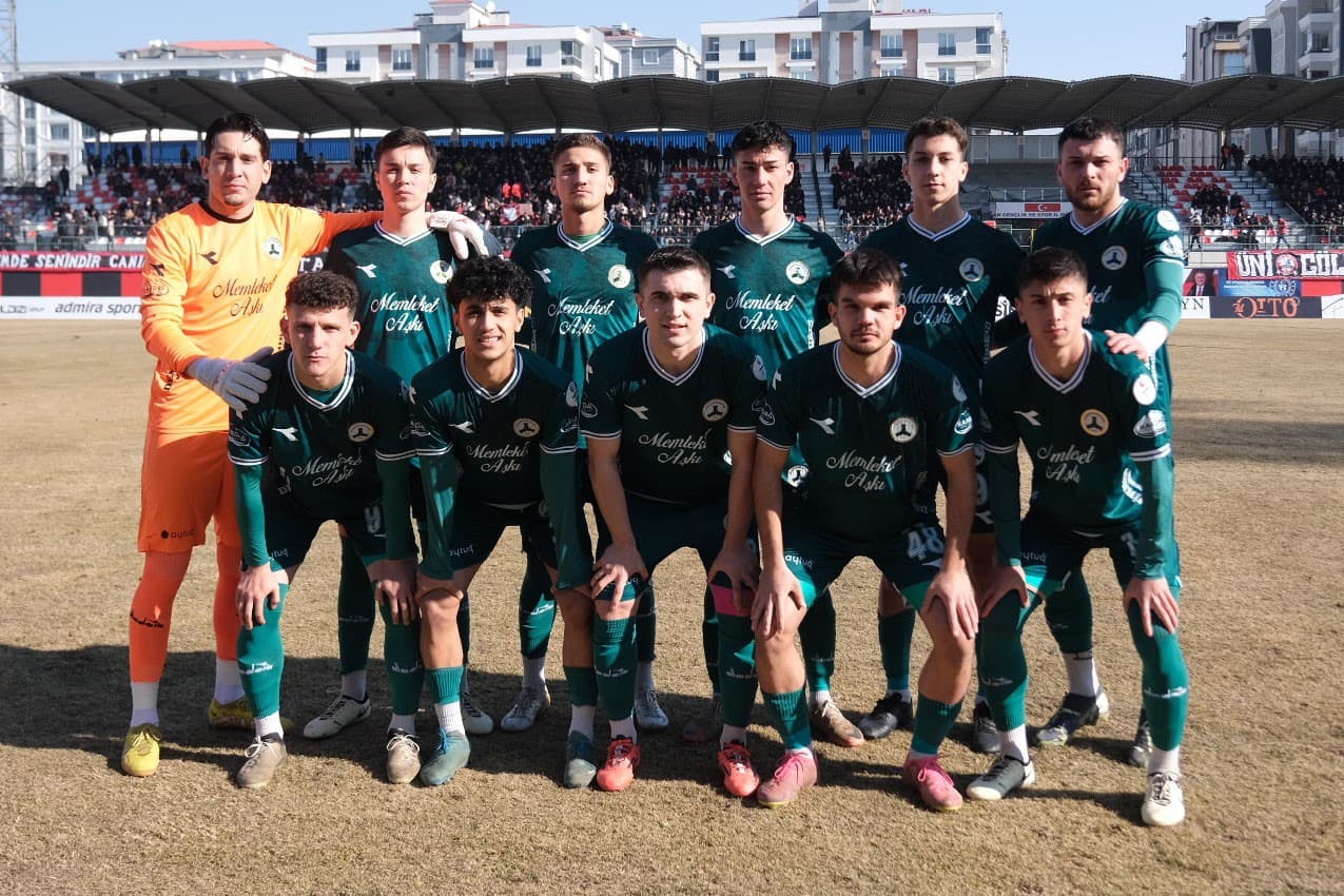 Karadeniz’in köklü takımlarından Giresunspor’un önlenemeyen düşüşü devam ediyor