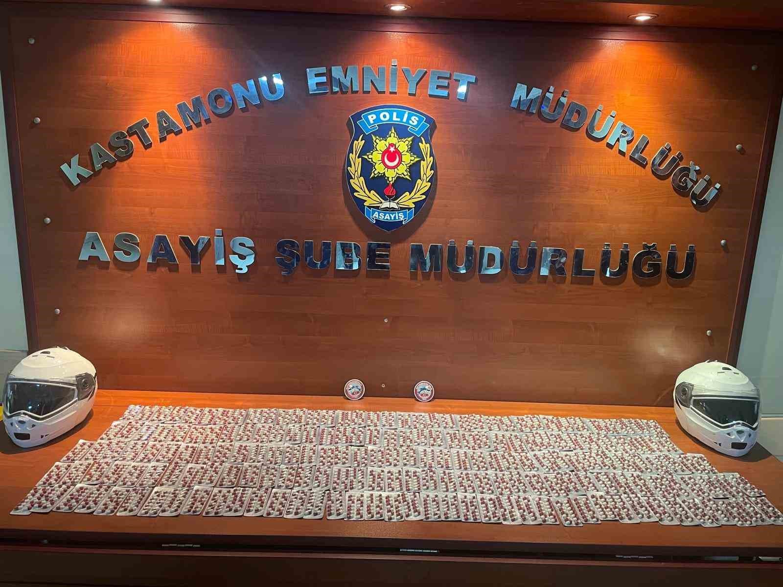 Polis ekiplerinin ‘dur’ ihtarına uymayan sürücü uyuşturucu ile yakalandı