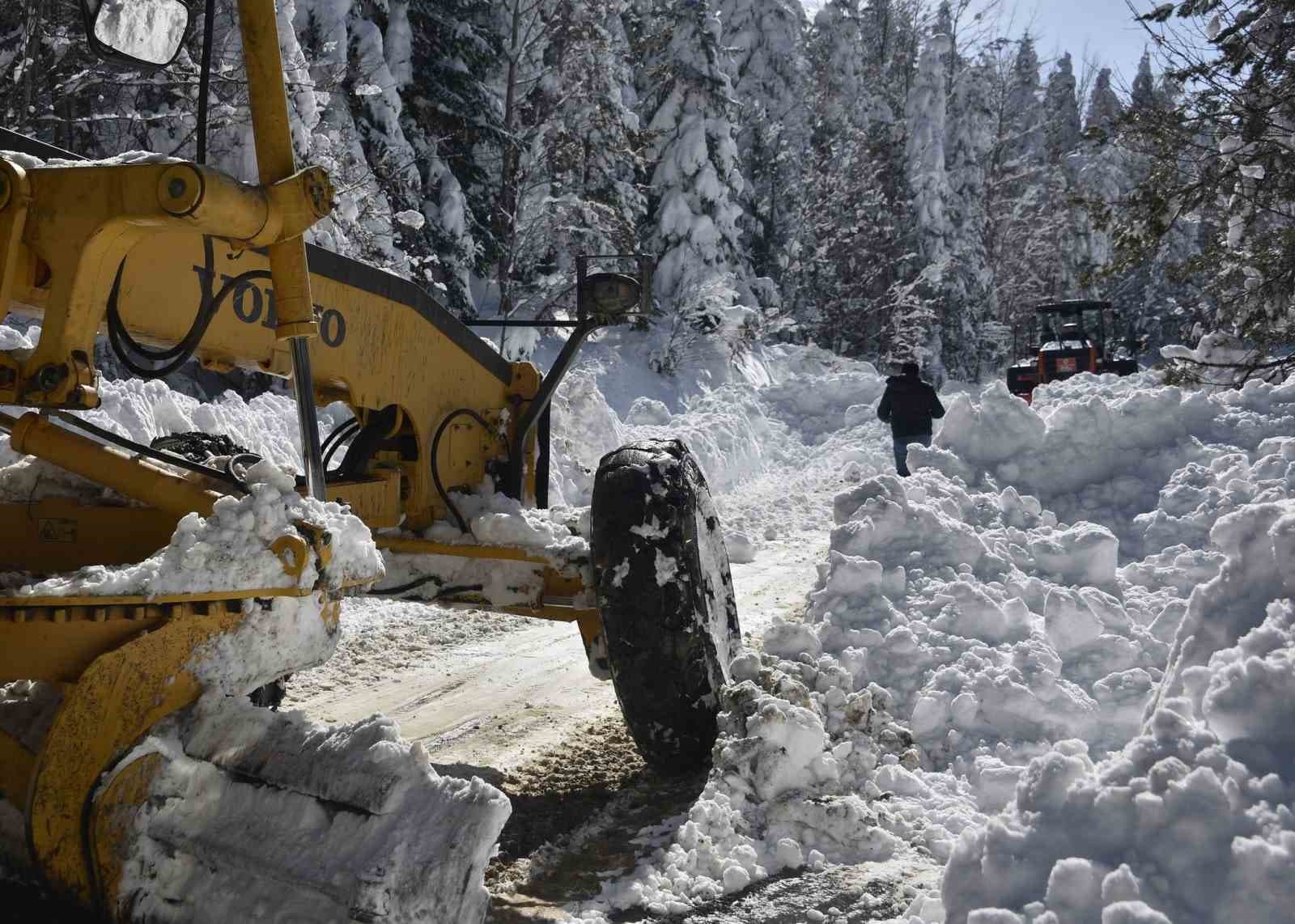 Kastamonu’da 206 köyün yolu, kar yağışı sebebiyle ulaşıma kapandı