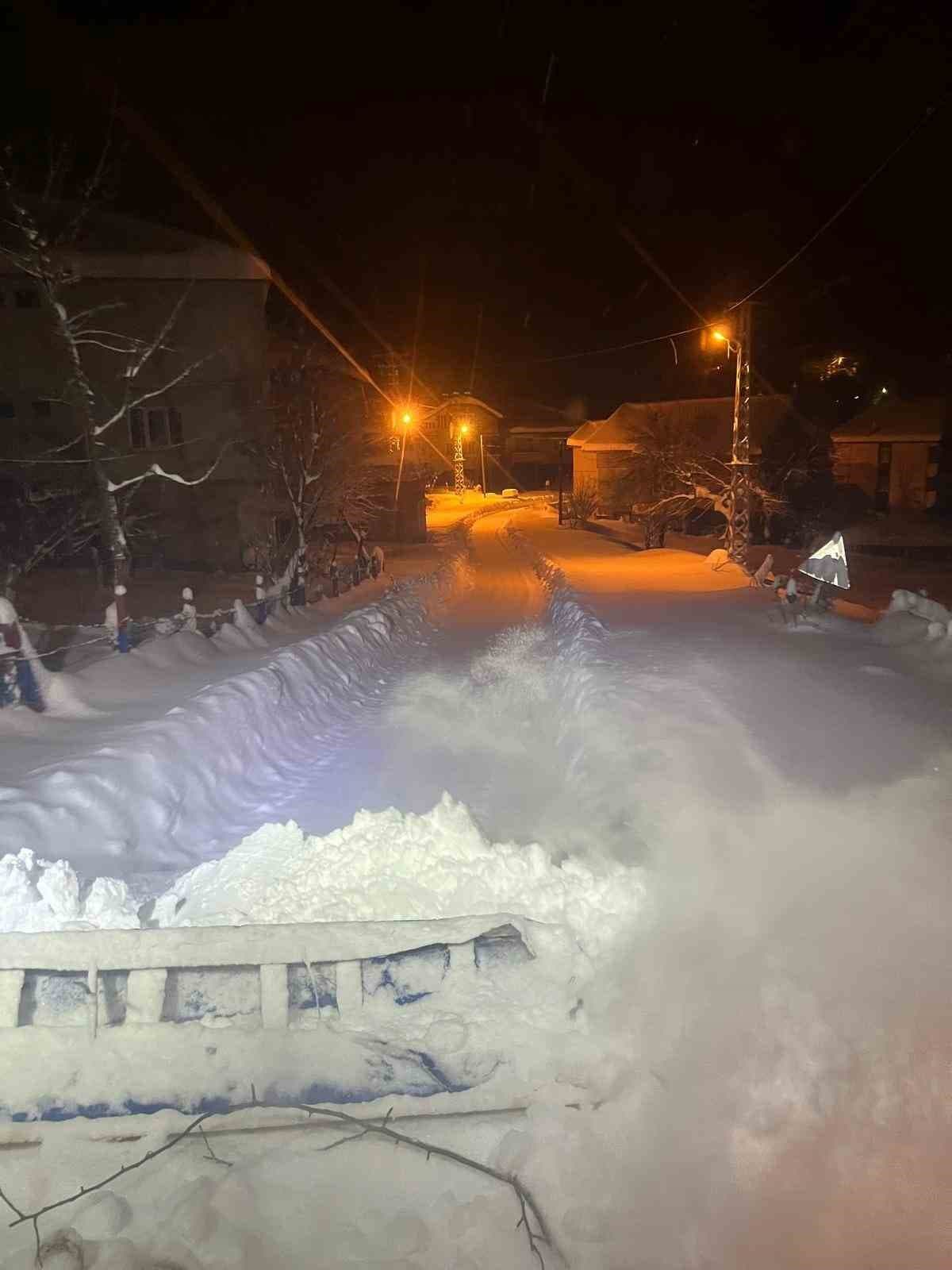Zonguldak’ta ulaşıma kapanan 158 köy yolunu açma çalışmaları sürüyor