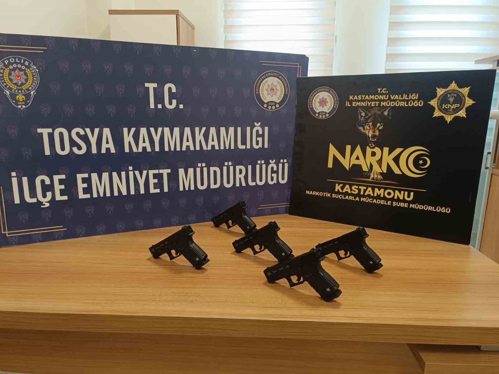Kastamonu’da hapis cezasıyla aranan şahıs trafik kontrolünde yakalandı