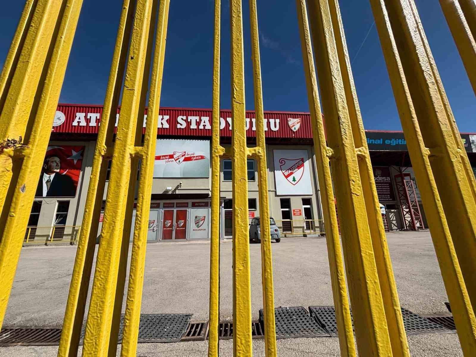 Bolu Atatürk Stadyumu depreme dayanıklı olmadığı gerekçesiyle kapatıldı