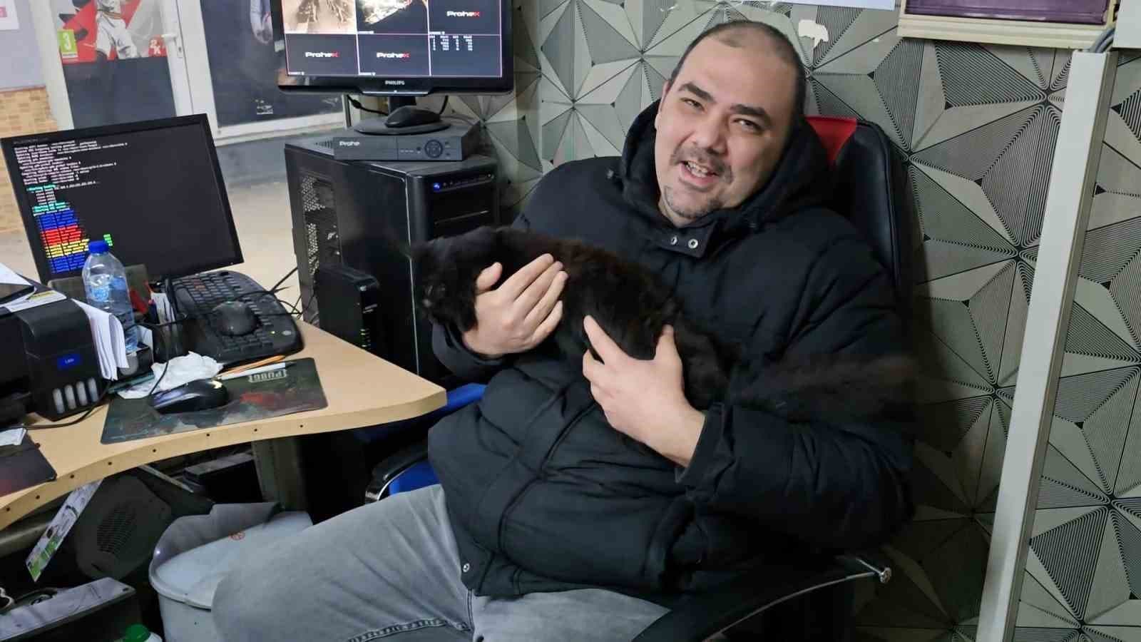 Kedinin oyun heyecanı pahalıya patladı